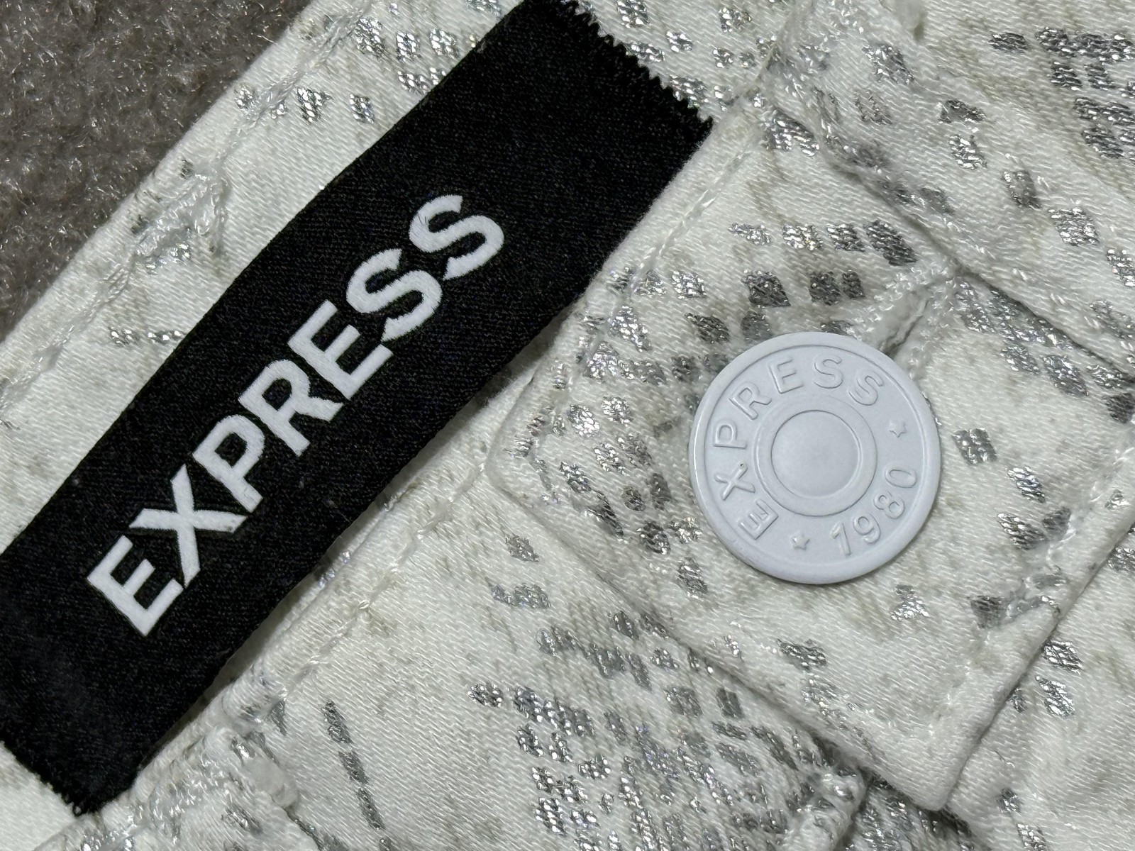 Express Pants Womens 00 White Silver Cropped Straight Super High Rise Snakeskin