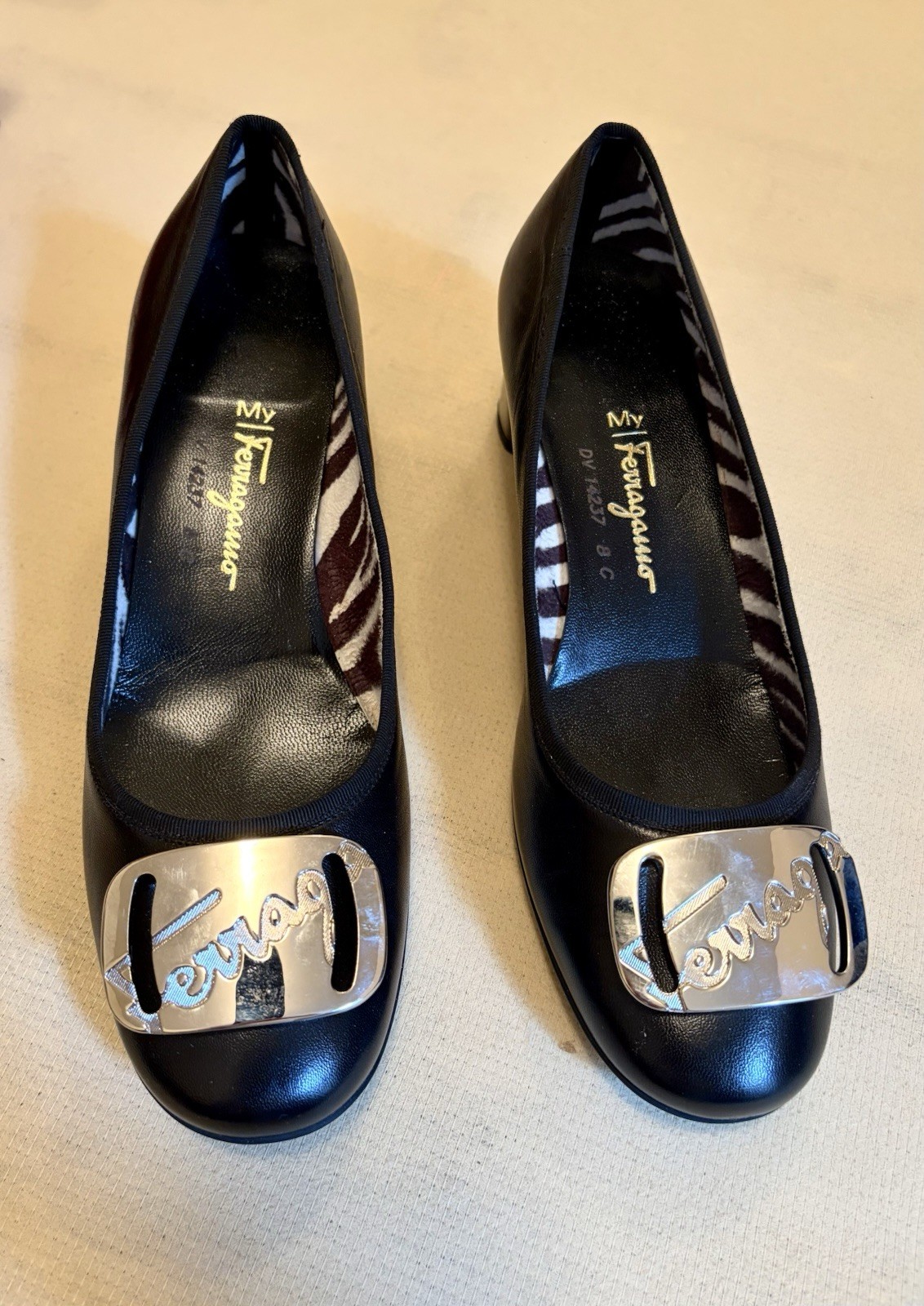 Salvatore Ferragamo Black Patent Leather Logo Pumps Round Toe 8 Original Box