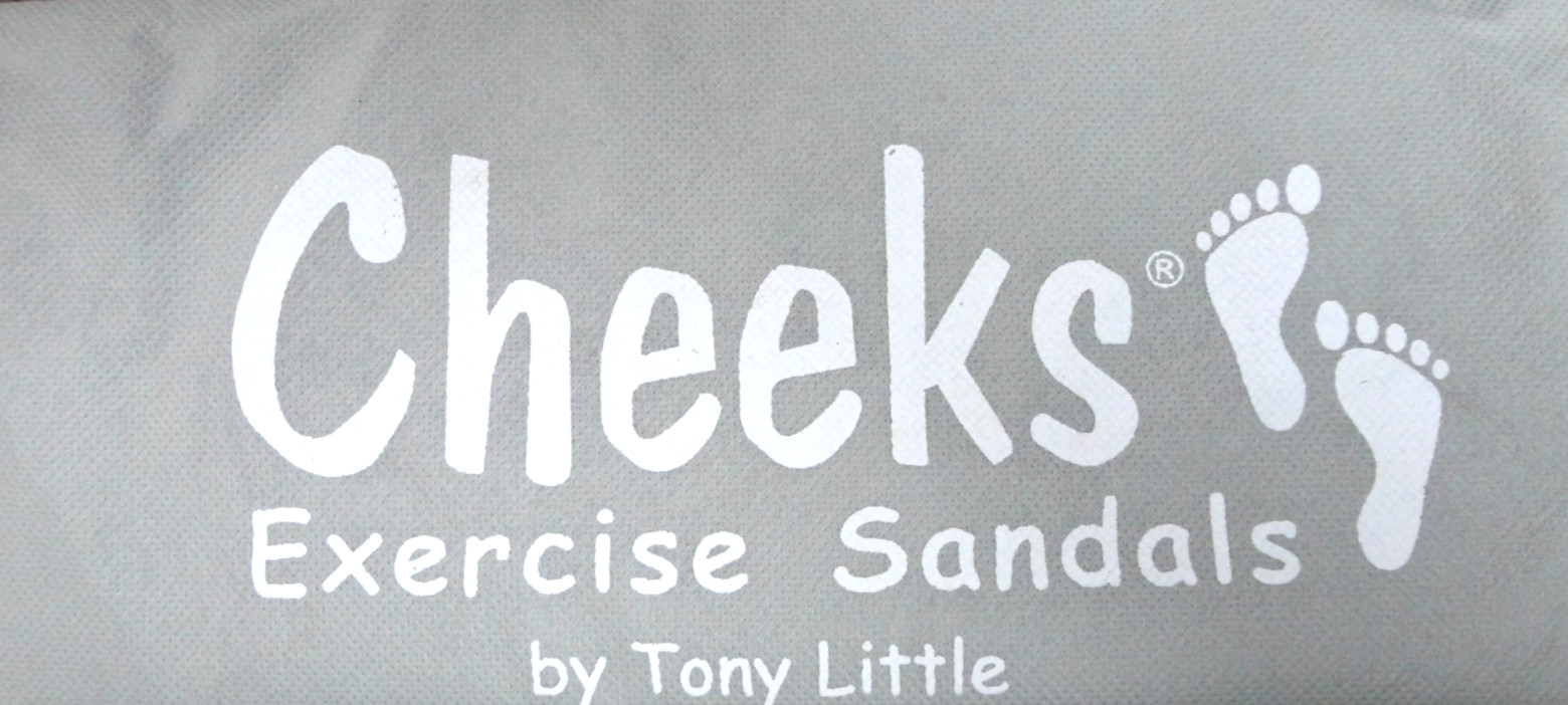 Cheeks Women’s Sandals, NEW ! Chevron Silver Gray Size 9 Slide On Walking