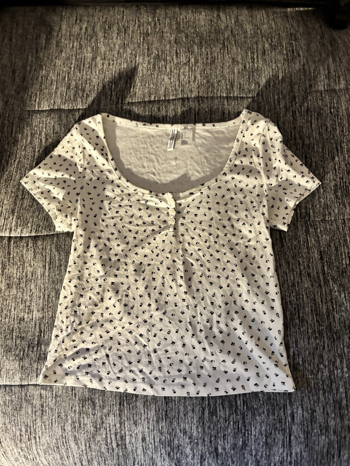 H&M Divided Women’s White/Black Floral Scoop Neck Short Sleeve Knit T-Shirt M