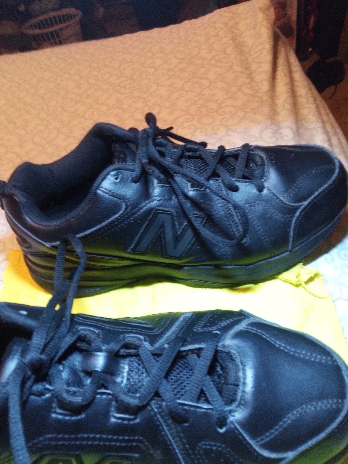 New Balance 608 Men’s Size 8.5 4E Black Leather Running Shoes