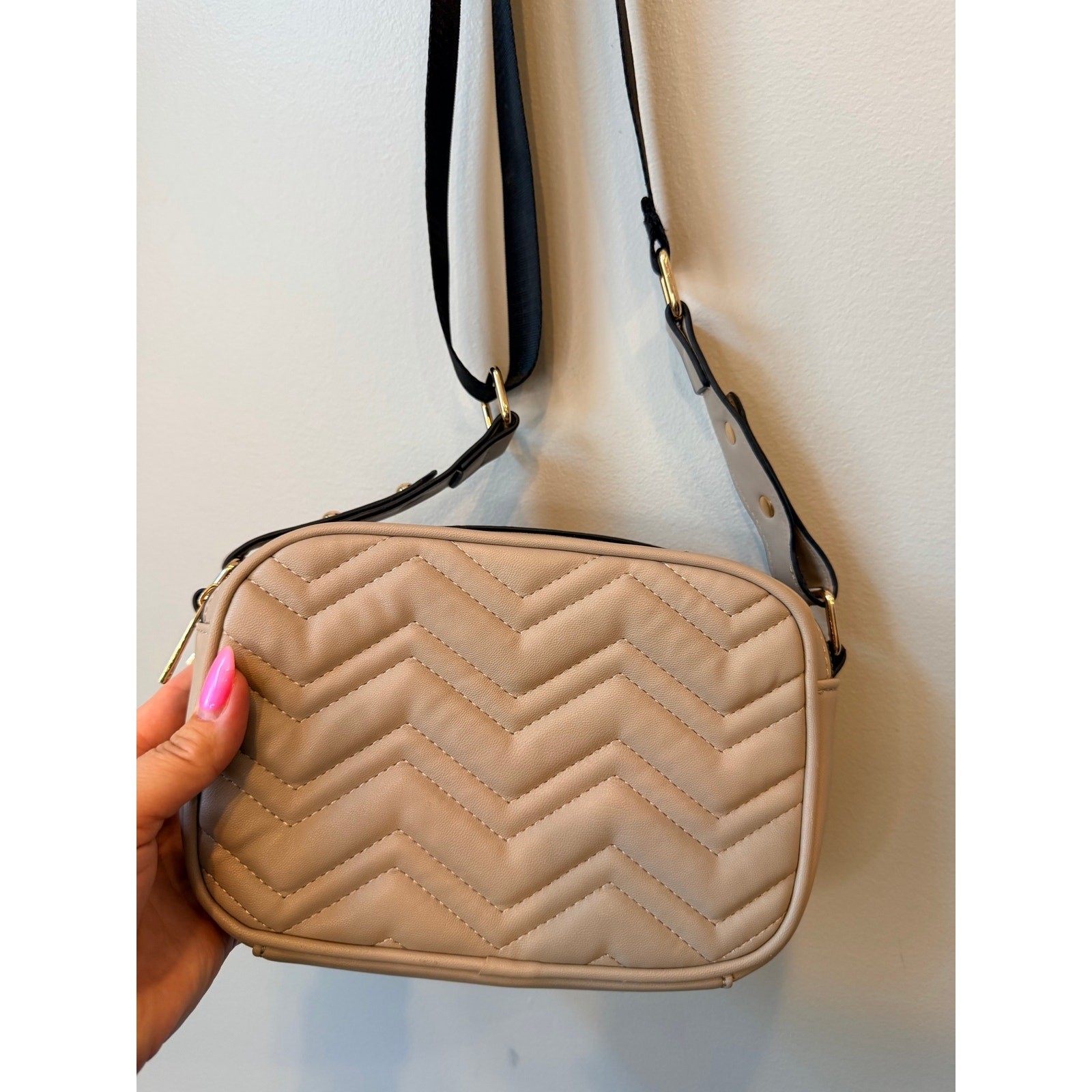 Lily & Ivy Nude Beige Chevron Quilted Camera Bag Crossbody Purse Web Strap