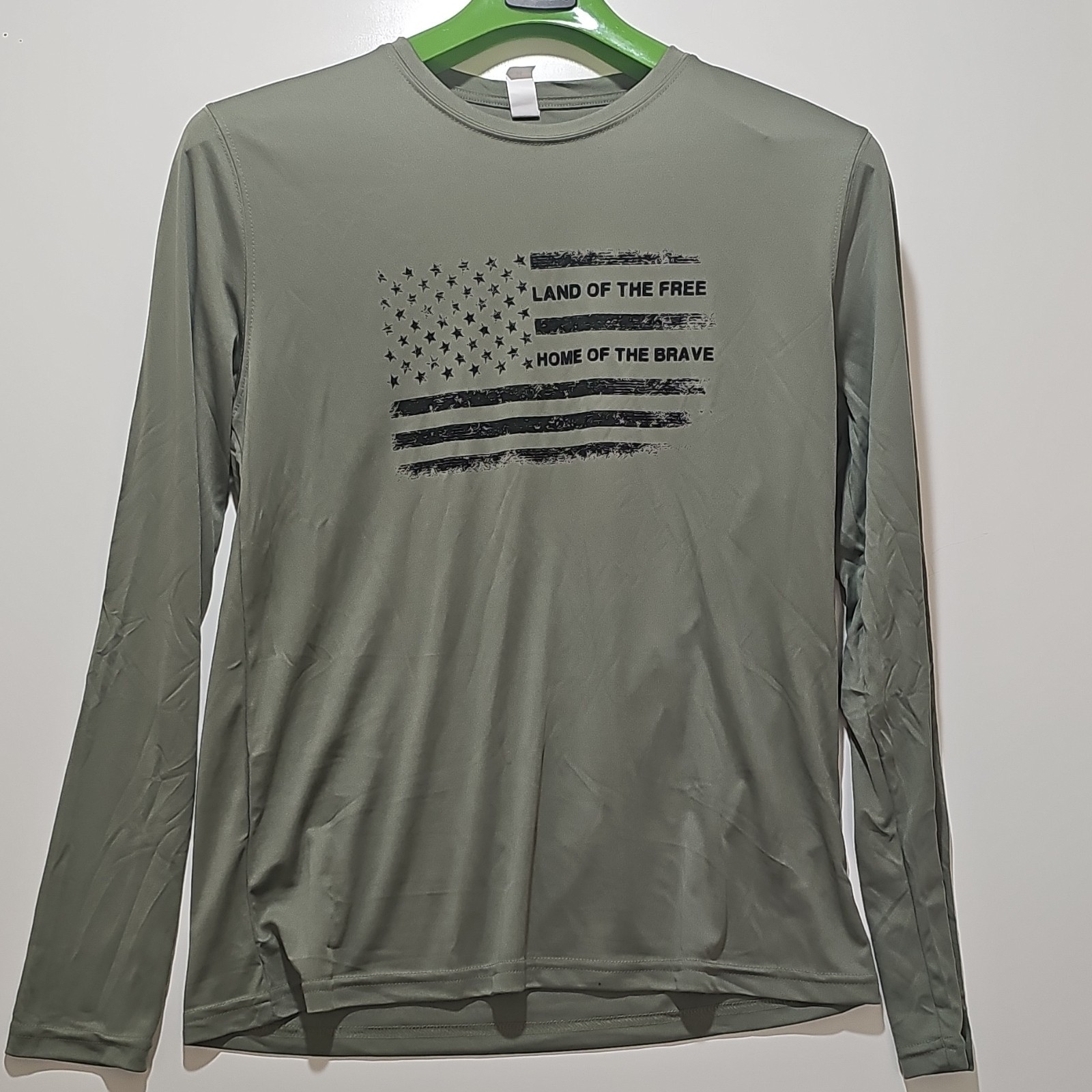 NWT Vapor Apparel Land of the Free Patriotic Men’s Medium Long Sleeve Shirt
