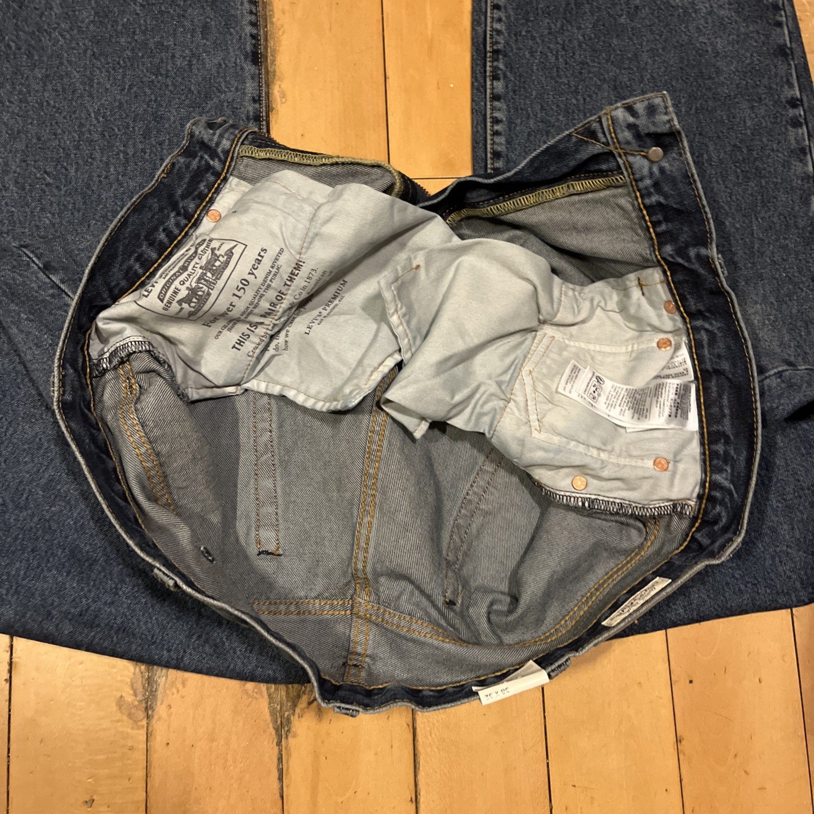 Levi’s Premium 568 Loose Straight Blue Jeans 38×32