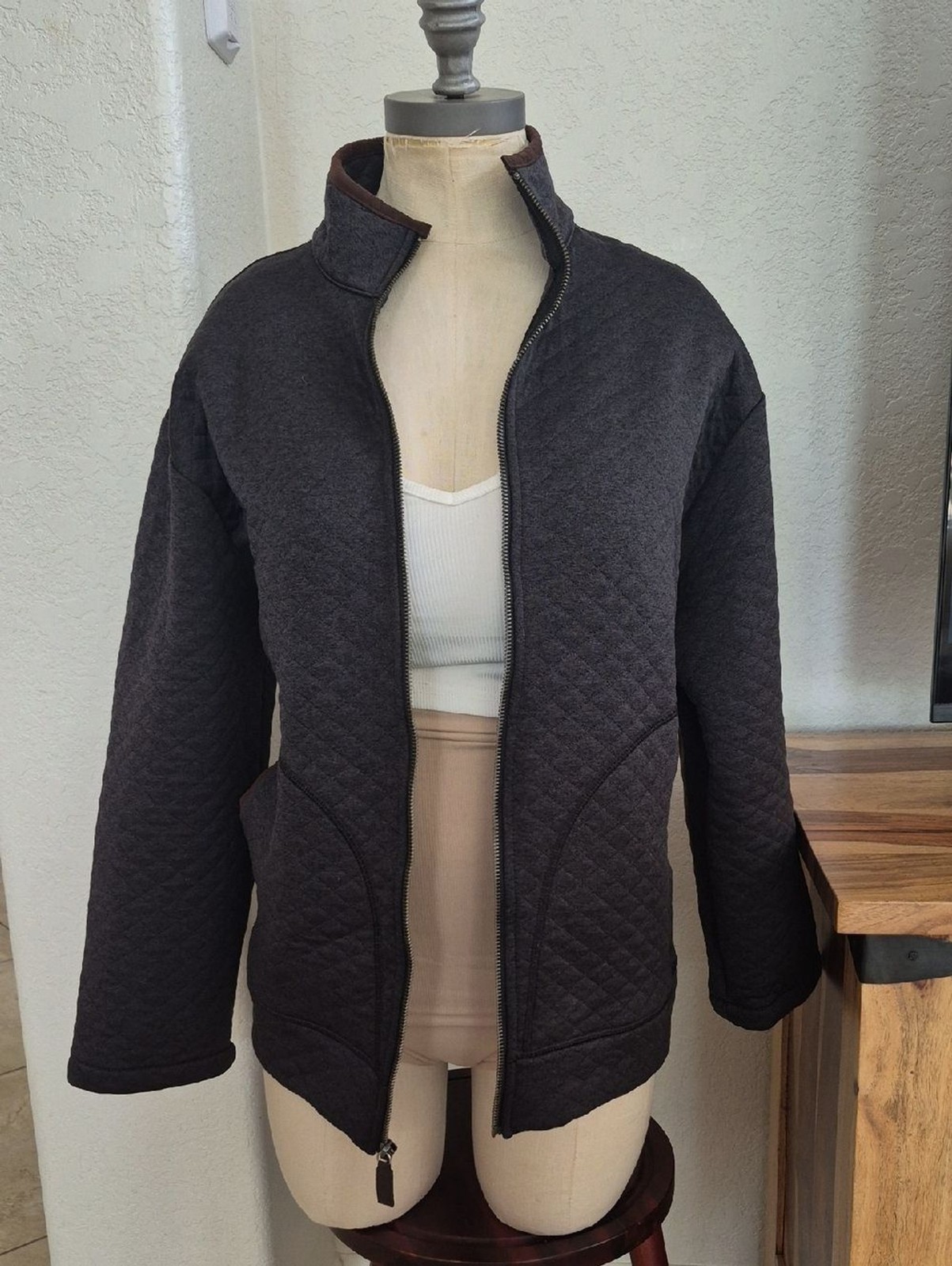 Cremieux Classics, Gray Quilted Jacket With Brown Elbow Patch