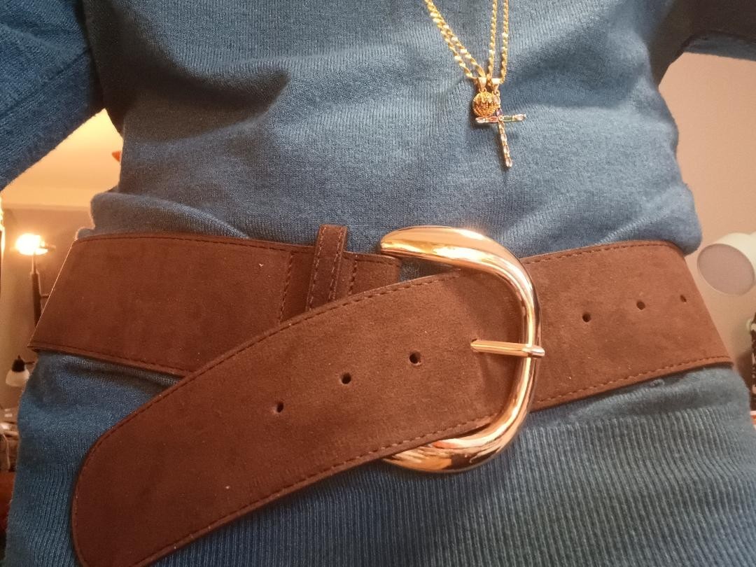 WOMEN BROWN MATTE SUEDE BELT GOLDEN BUCKLE Size M belt length is 43 in NEW