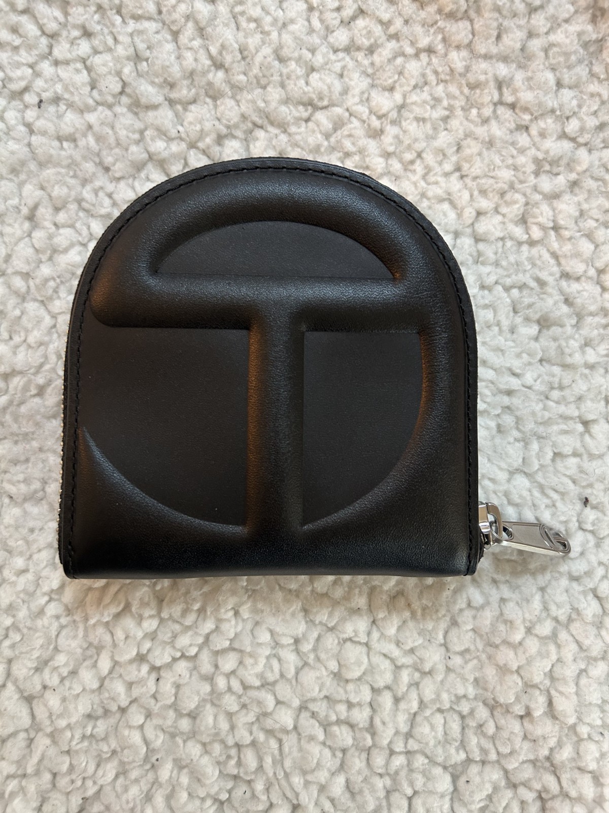 Telfar Black Zip-Around Logo Wallet NEW – Super cute and great design – Qty Disc