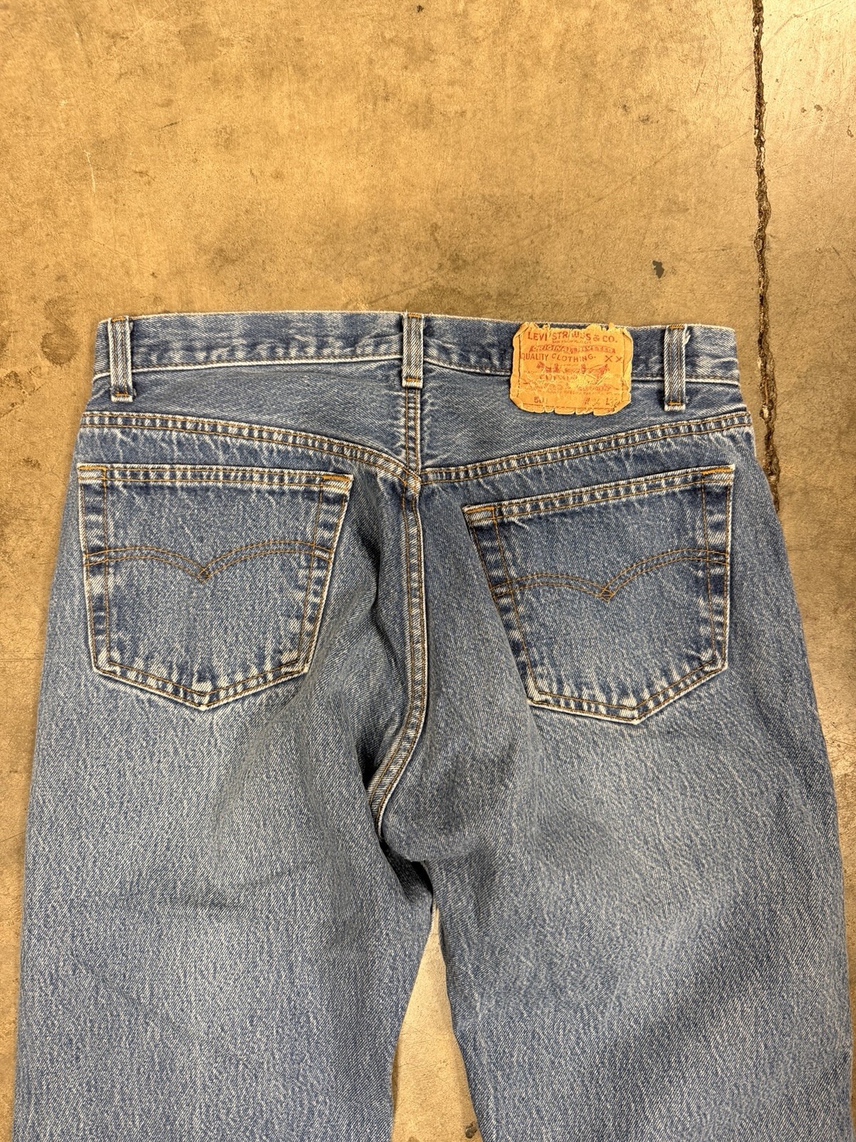 Vintage 80’s Levi’s 501 32×31 Made in USA button fly denim jeans