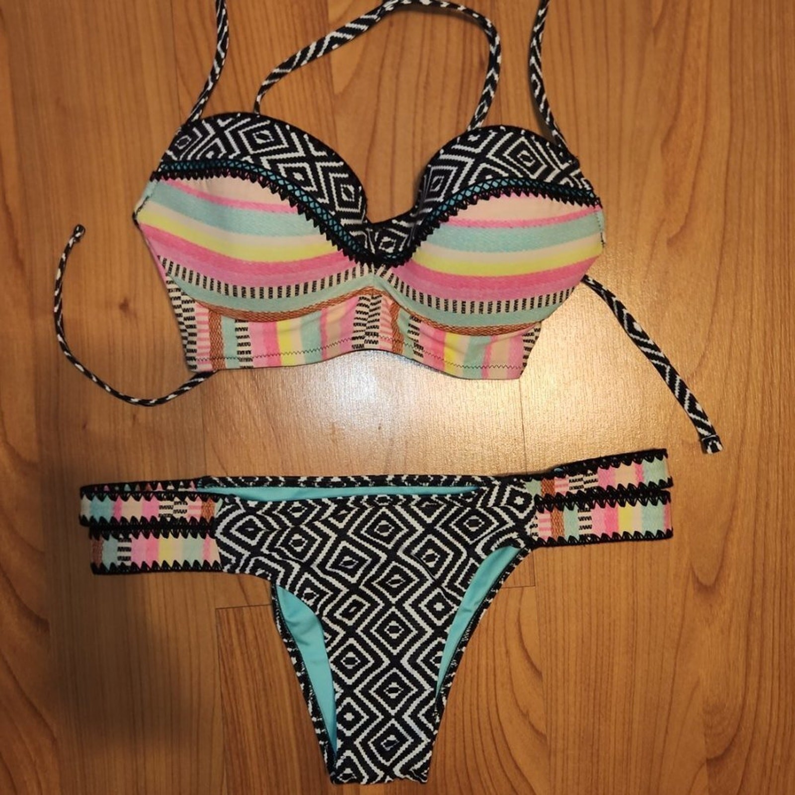Shade & Shore Multi Stripe Geometric Swim 34 B + Small Bottom