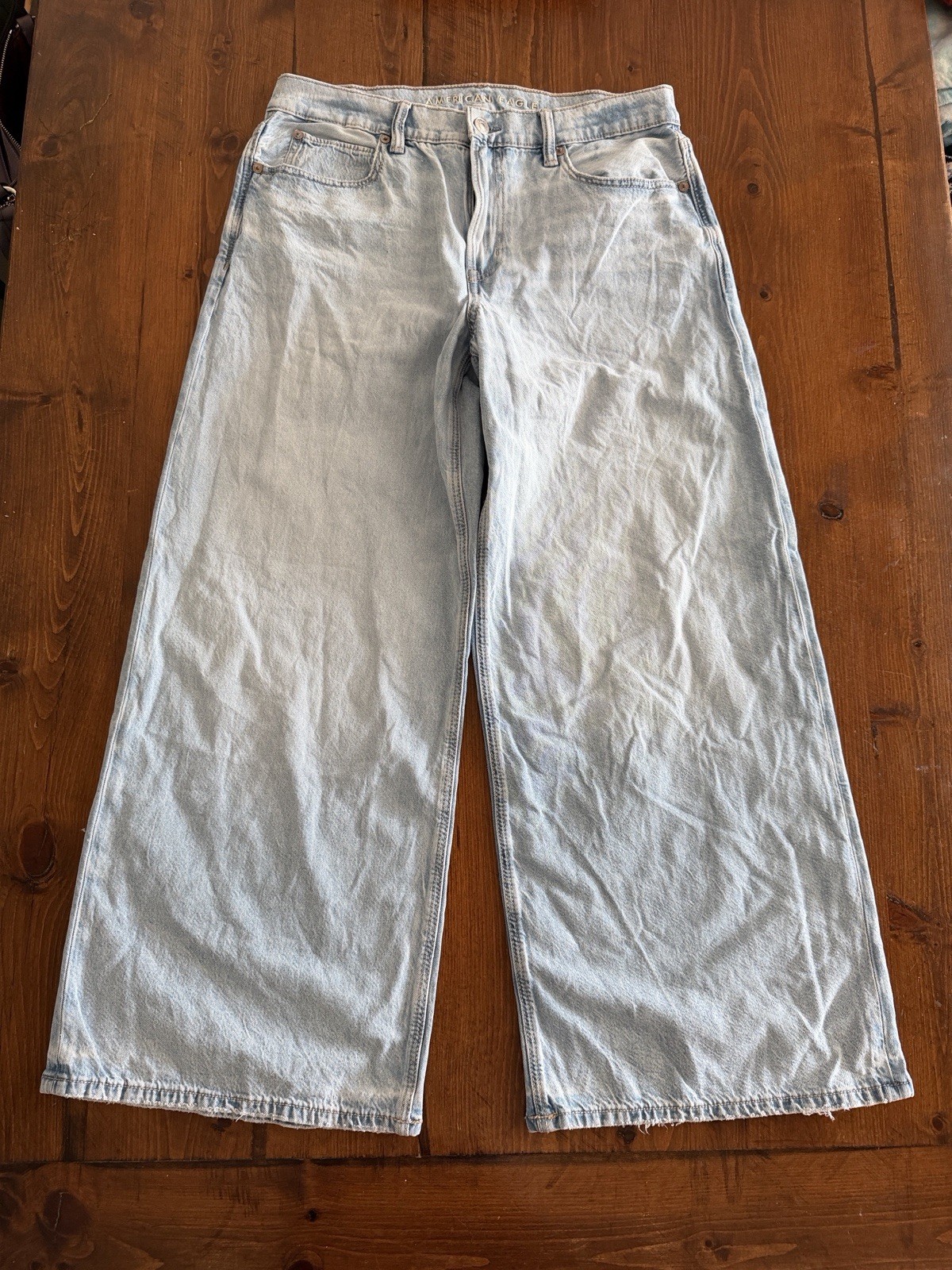 American Eagle Low Rise Ultra Wide Leg Jeans Womens Size 6 Strigid Light Wash