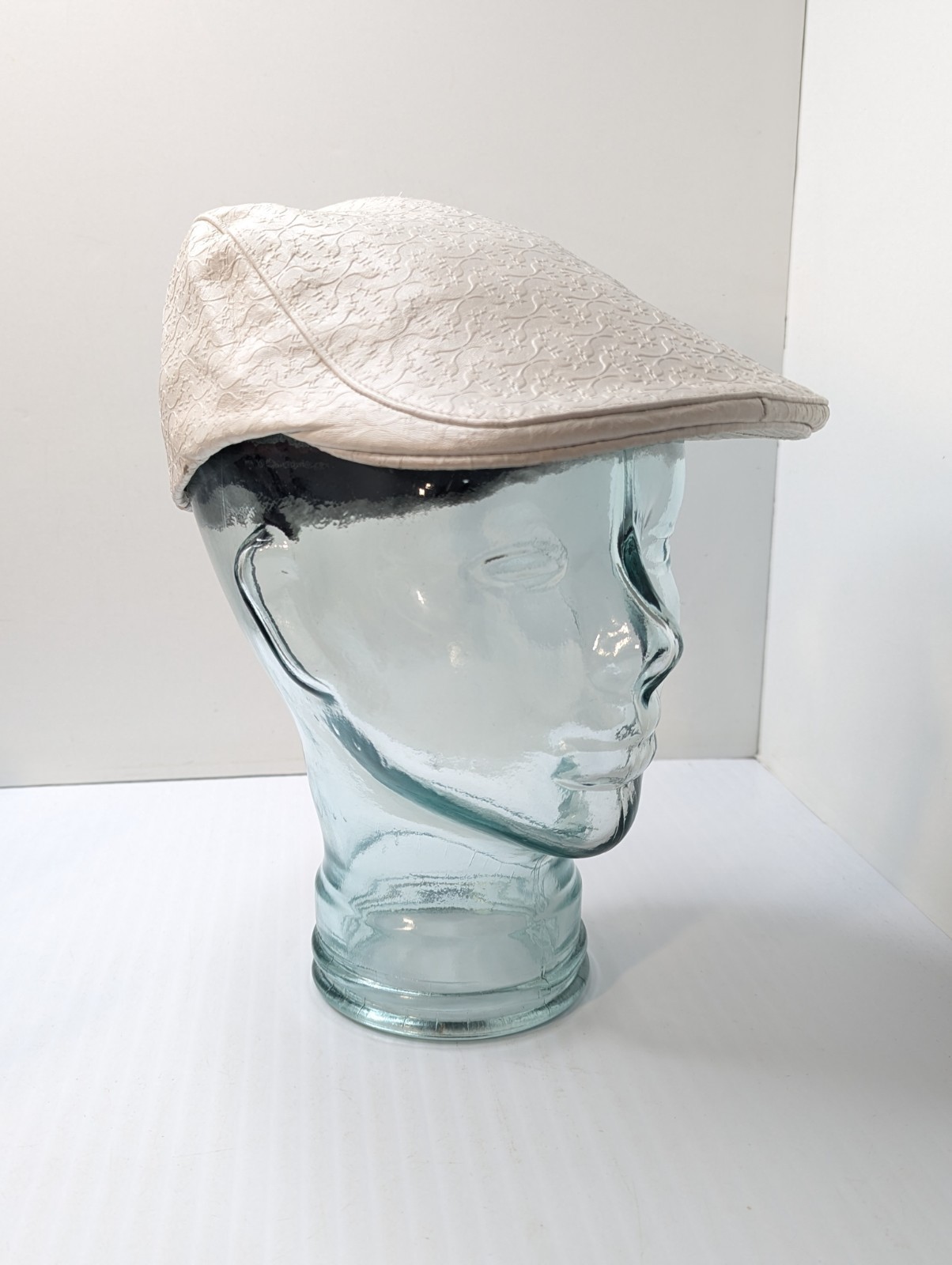 Kangol Kanganude Emb White Leather Flat Hat Cap Kangaroo Print Size Medium RARE
