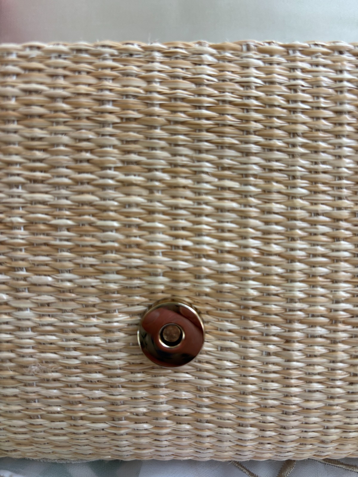 LISI LERCH Nautical Scalloped Straw CLUTCH Or Crossbody Seashell Emblem