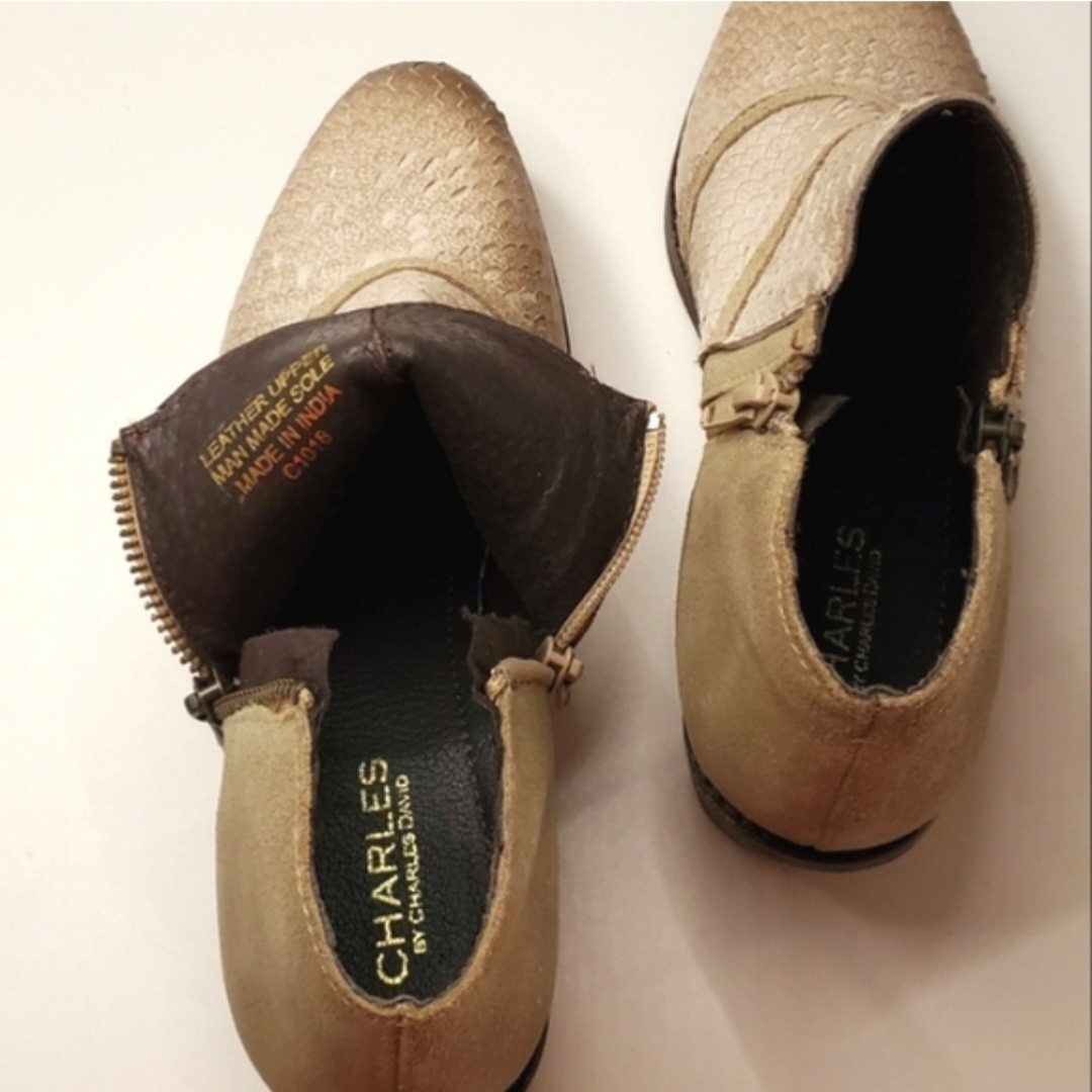CHARLES BY CHARLES DAVID “Farren” Sand Leather Ankle Booties SZ 9.5 BRAND NEW!