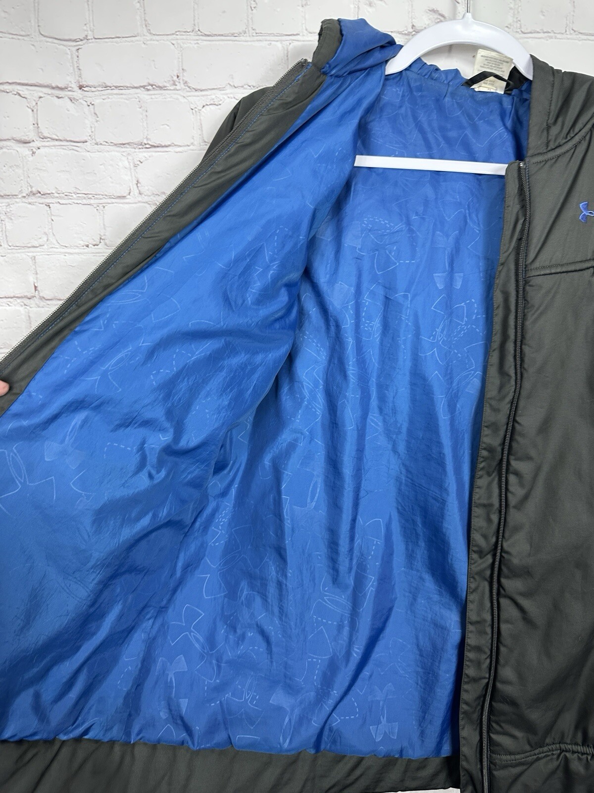 Under Armour Women’s black longer black coat sz M winter outdoor school sports