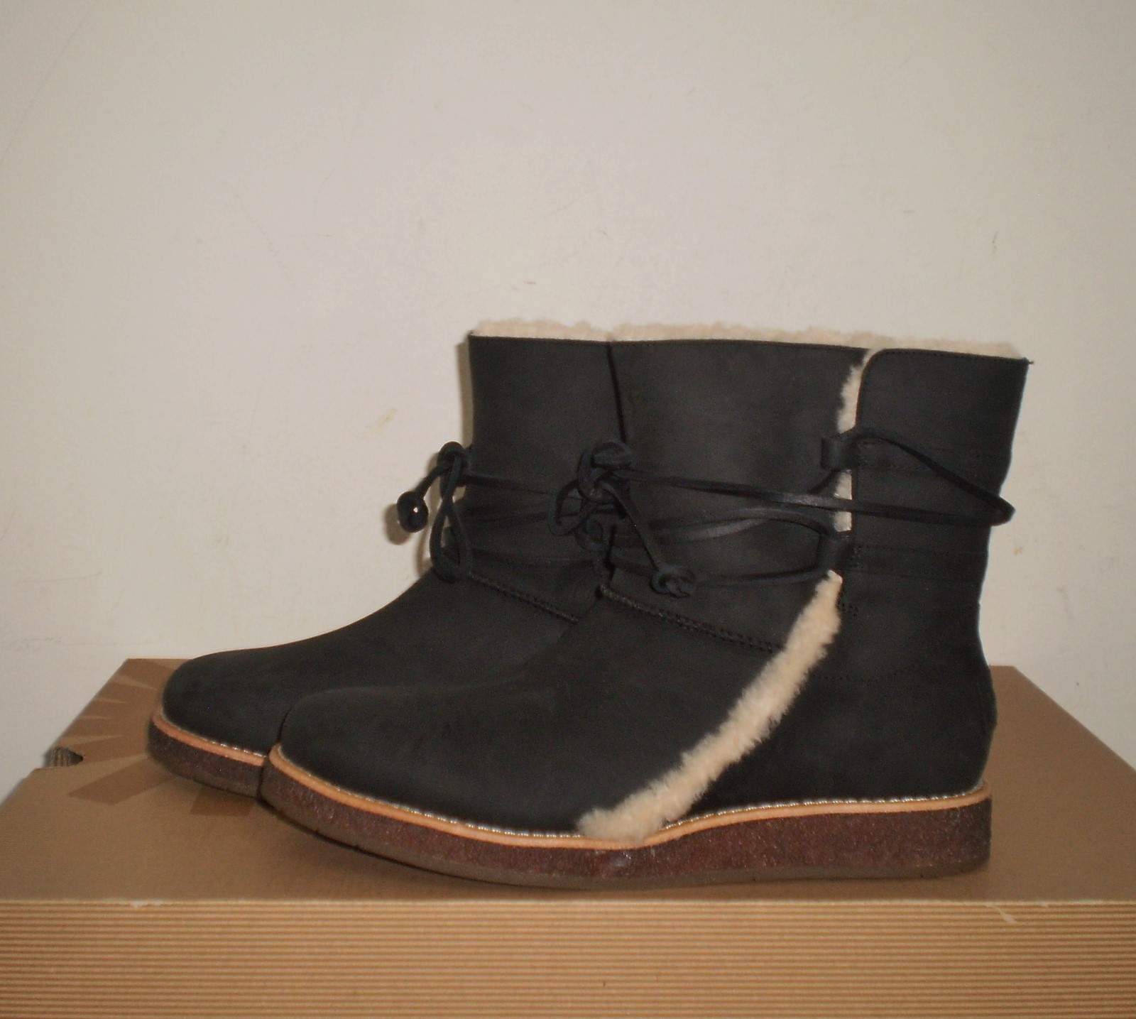 UGG Women’s LUISA Water-Resistant Leather BOOT 7US Black NWOB $185 MSRP