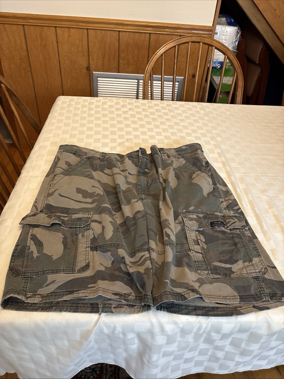 Men’s Wrangler Authentic Issue Camo Cargo Shorts Distressed Green Gray Size 42