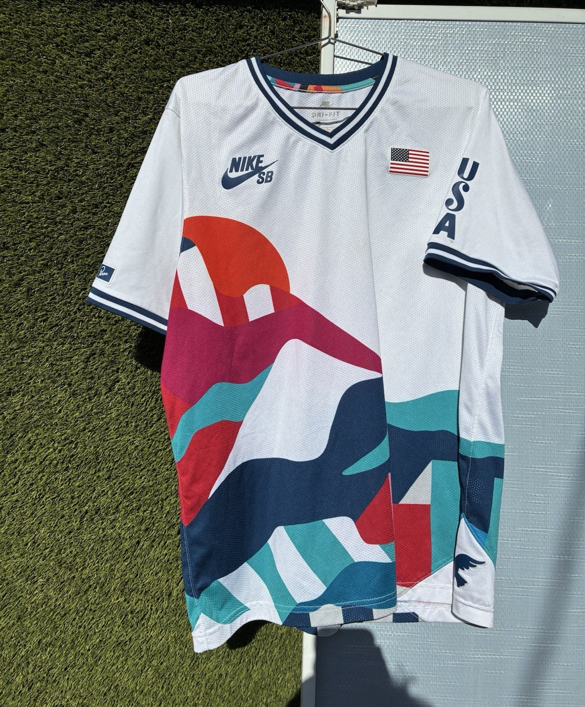 Nike SB Dri-FIT USA Colorblock Mesh Jersey V-Neck Logo Short Sleeve Men’s L