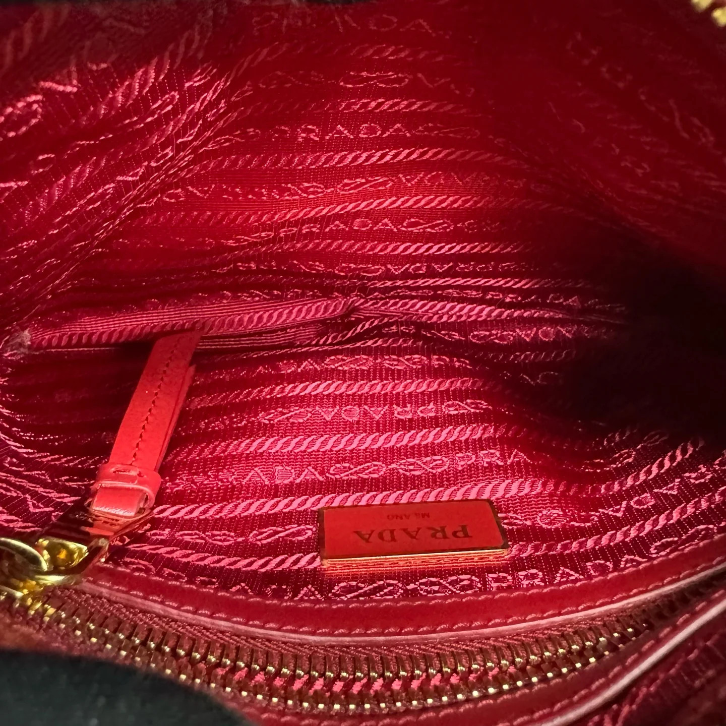 Prada Clutch Red Tessuto Nylon Calfskin (zs051826b5r)