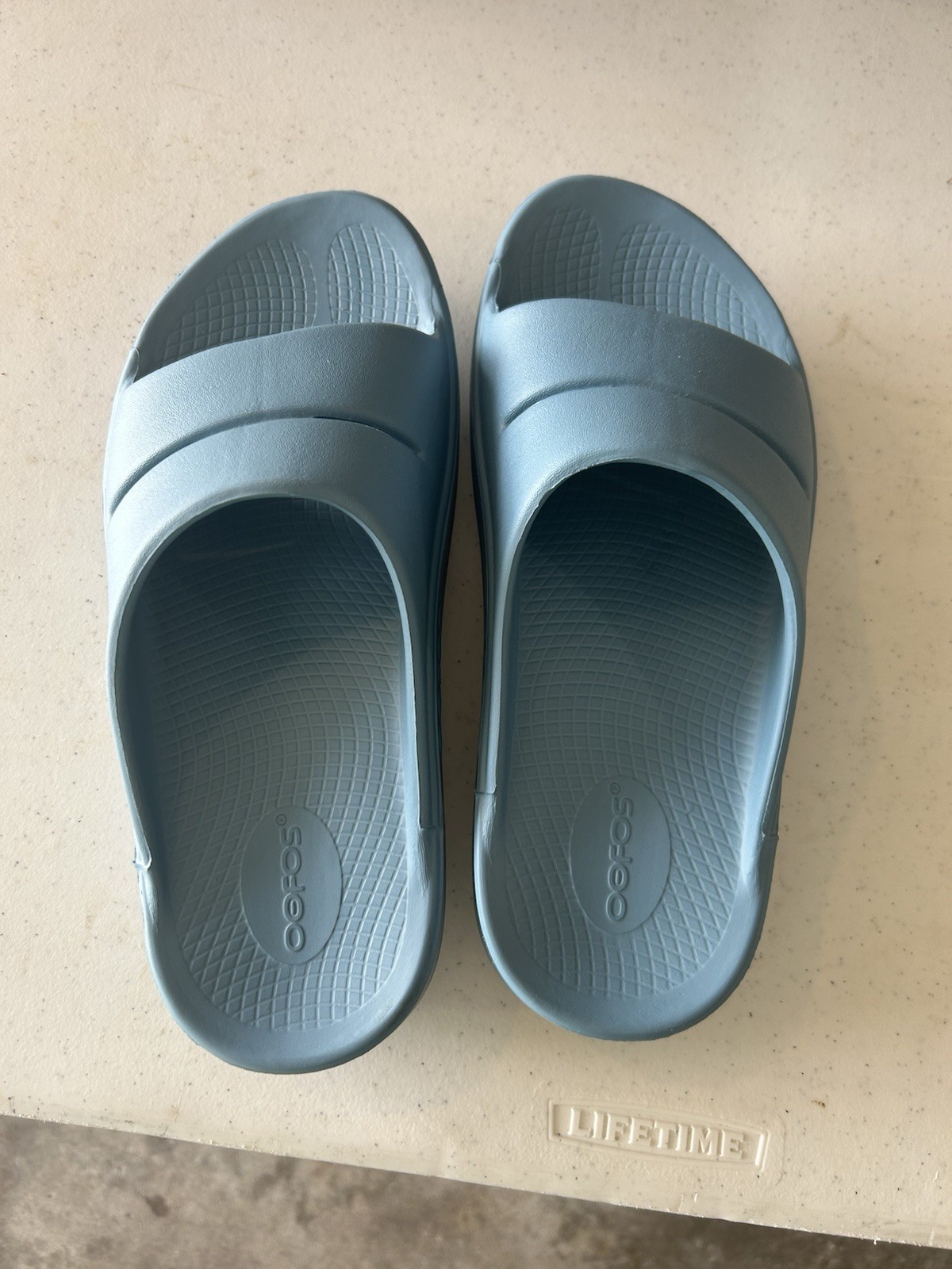 Oofos Unisex Slides M8/W10, Pre-owned in excellent condition, Steel Blue Color