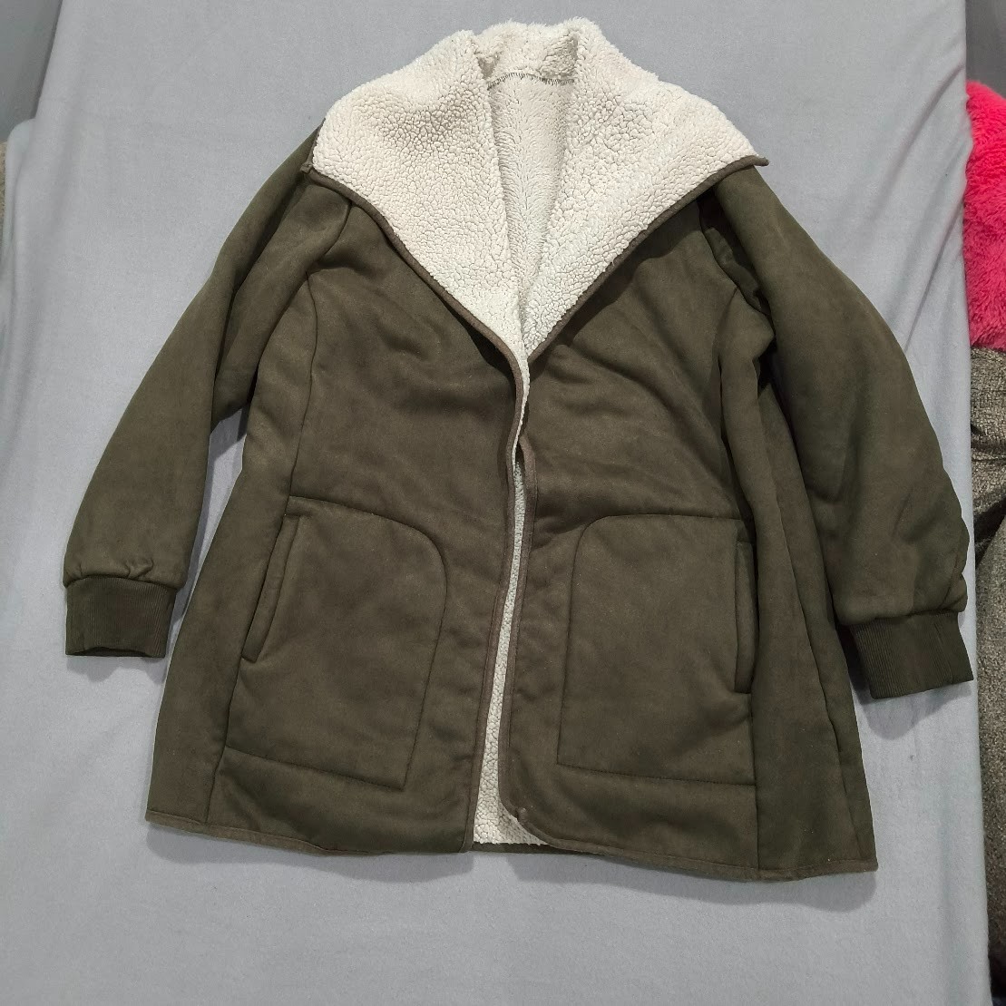 Cozy Olive Sherpa-Lined Zip Jacket – Heavyweight & Super Warm (Size L)