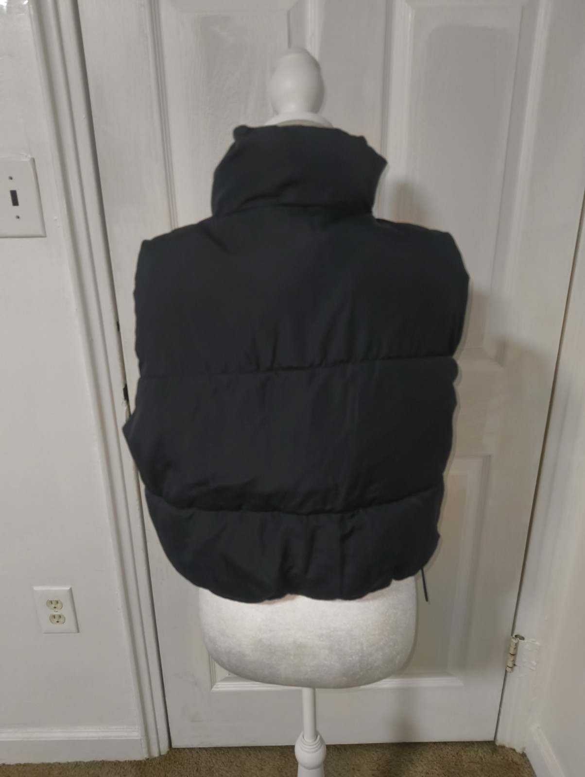 HollisterHollister Black Quilted Puffer Vest