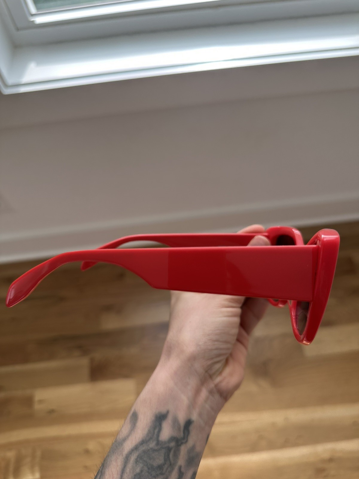 AUTHENTIC Alexander McQueen Cat Eye Sunglasses- Red.