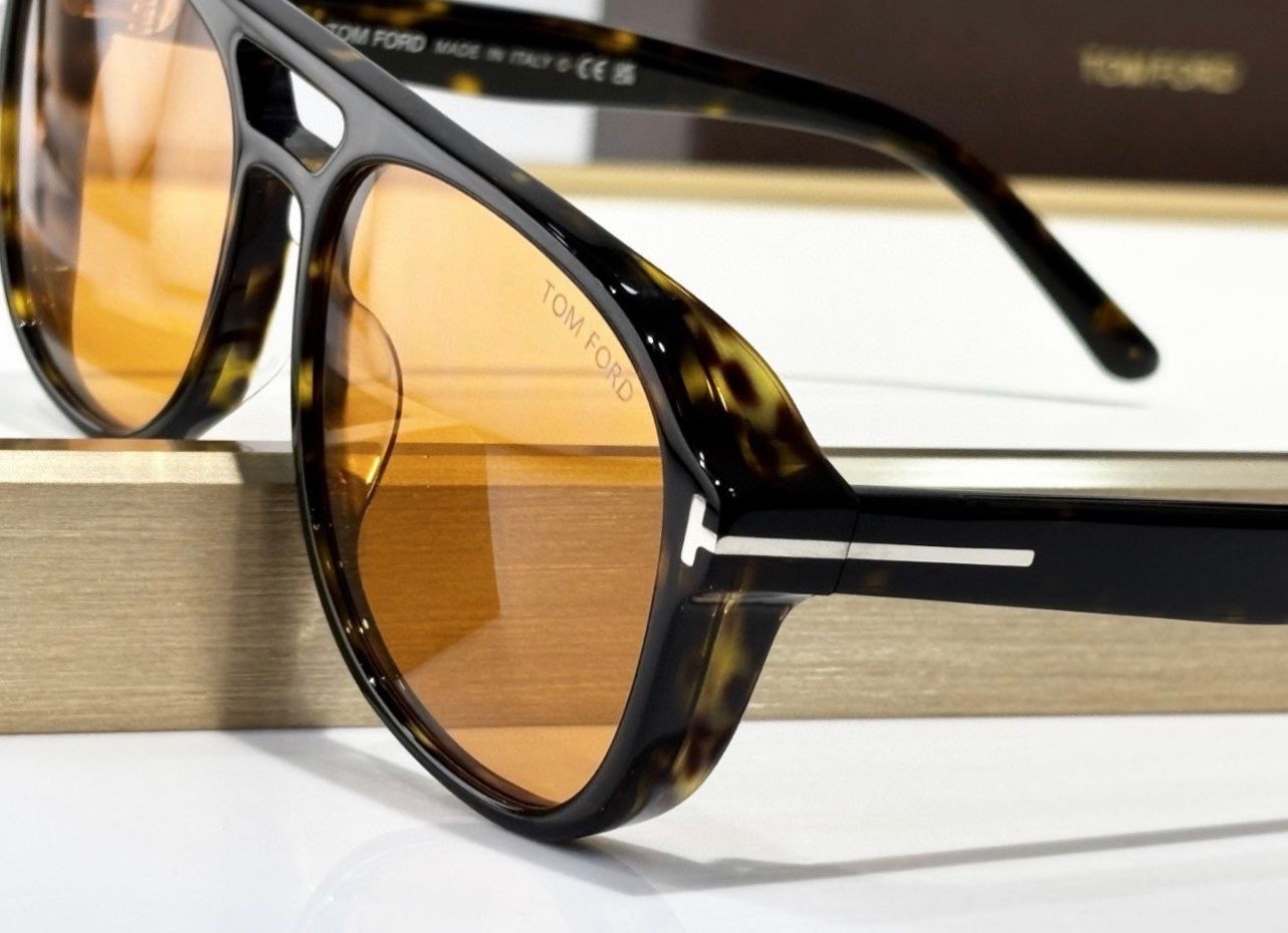 Tom Ford Unisex square sunglasses with brown tortoiseshell frame and amber lense