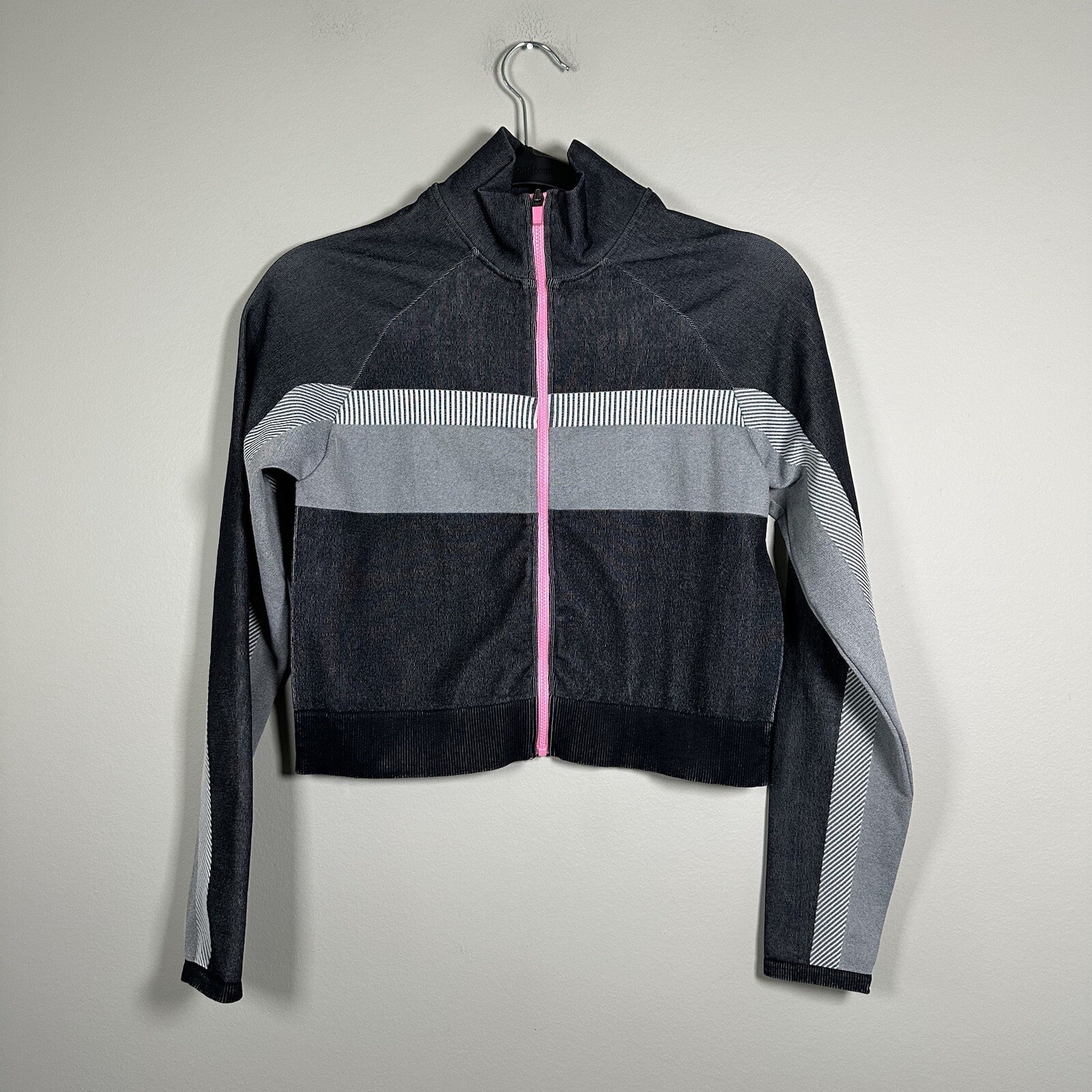 Fabletics Large Black Gray White Pink Tory Cropped Seamless Full Zip Jacket