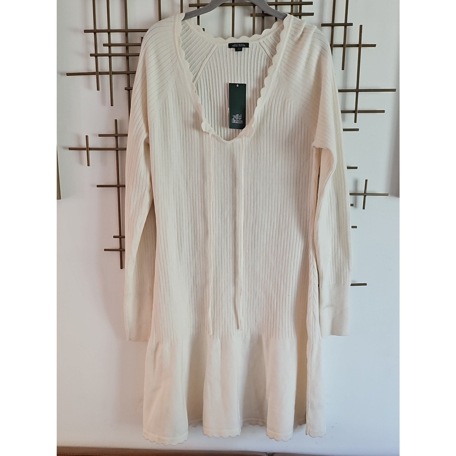 XL- wild fable- Cream Ribbed Scallop V-Neck Long Sleeve Sweater Dress