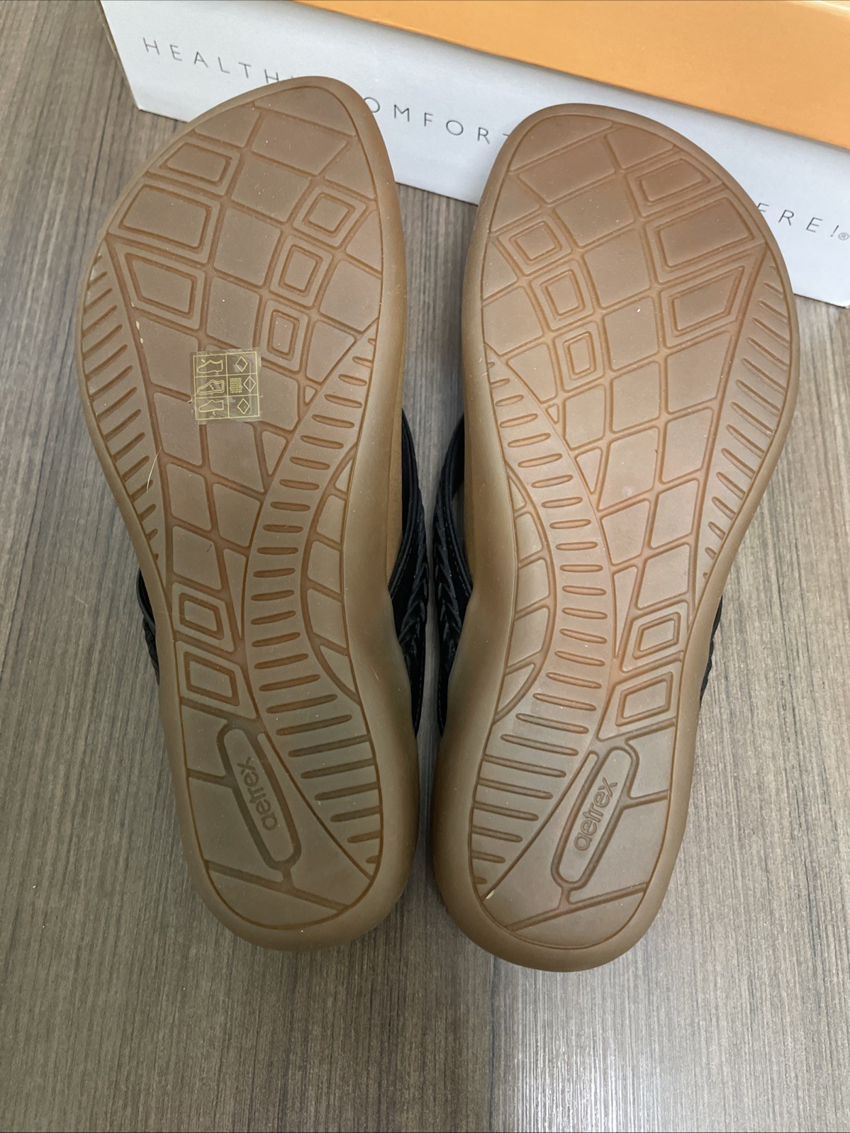Aetrex Black Woven Thong Sandals Emmy AE680 NIB Size 7