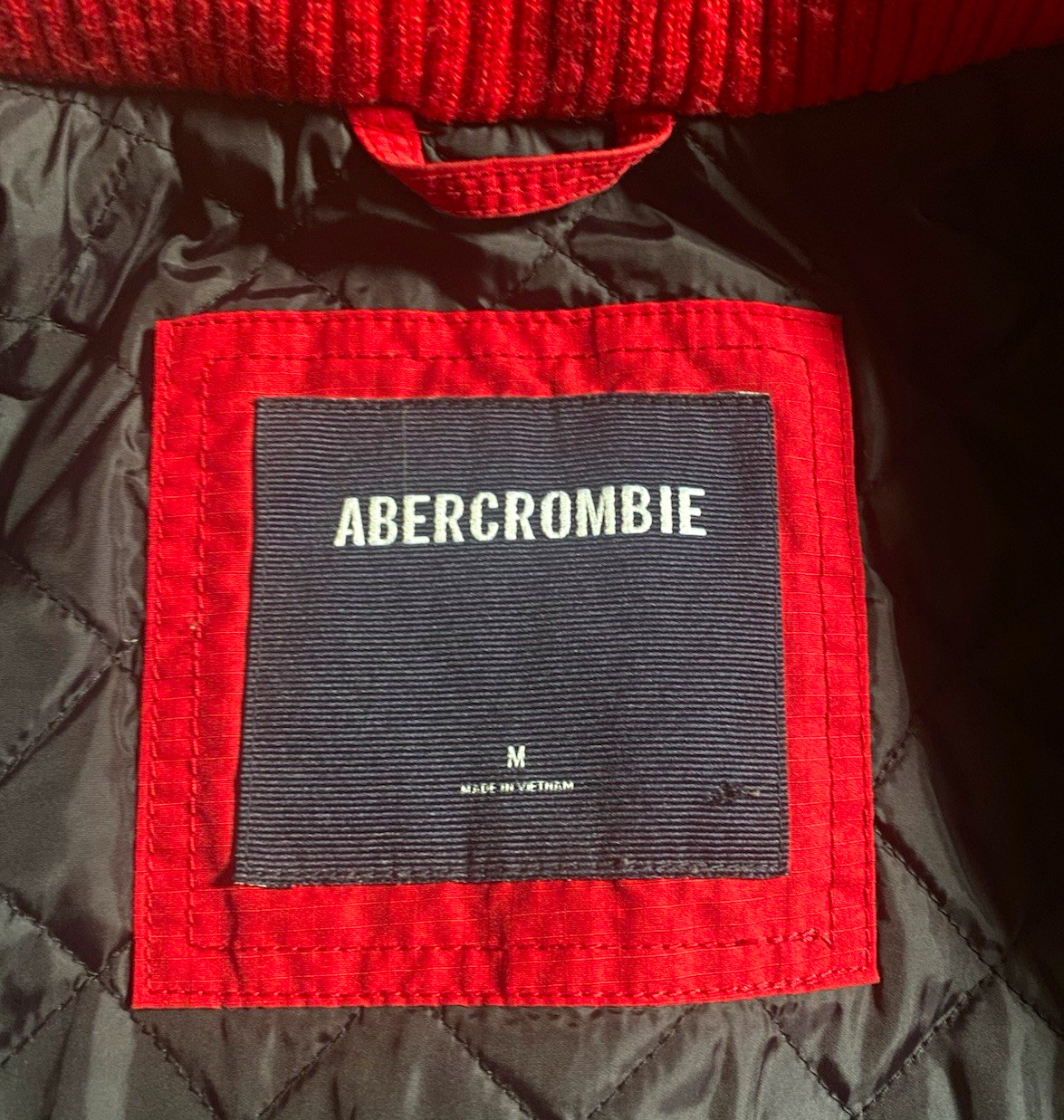 Abercrombie & Fitch Woman’s Red Long Hooded Coat Quilted Lining Zip Pocket M