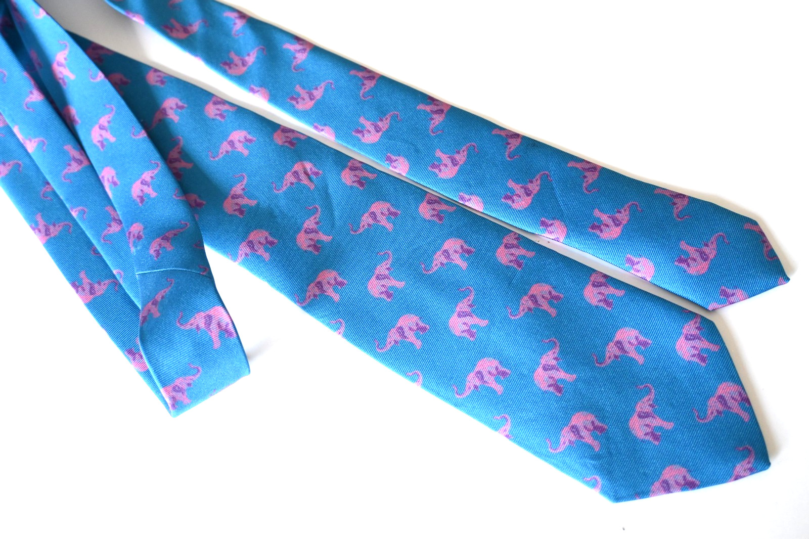 KEVIN’S MEN’S TIE BLUE/ELEPHANT Width: 3.25″ Length: 59″