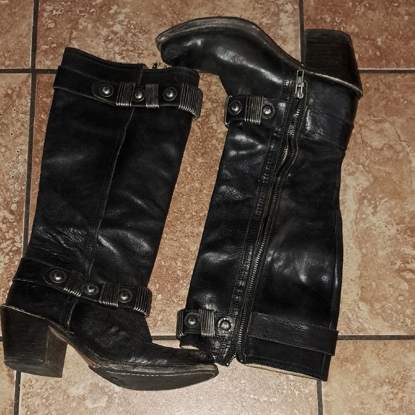 Frye Black Heeled Boots Sleek Leather Design