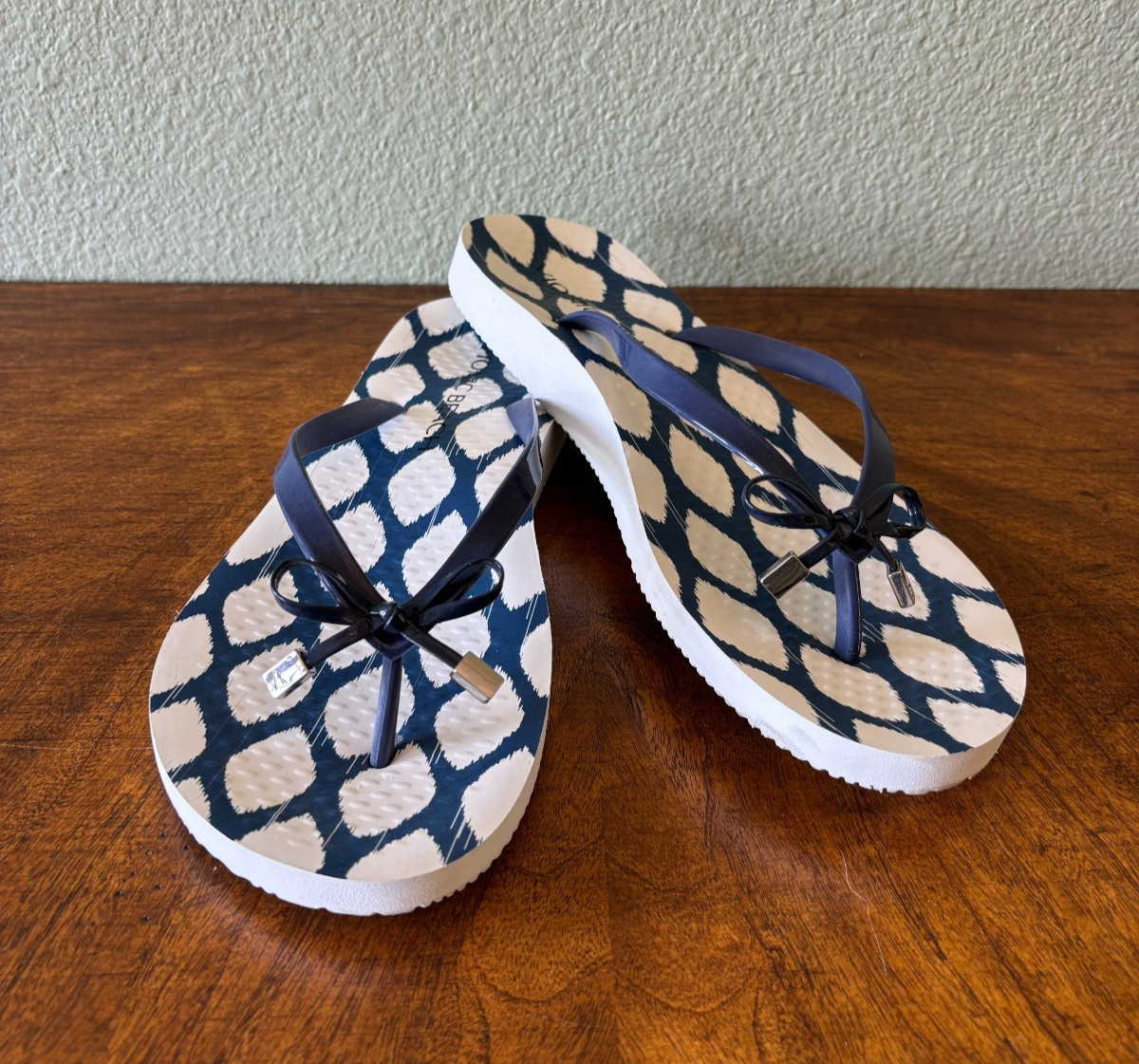 Womens Vionic Beach Noosa Flip Flops – Blue and White – Blue Bow – Size 9