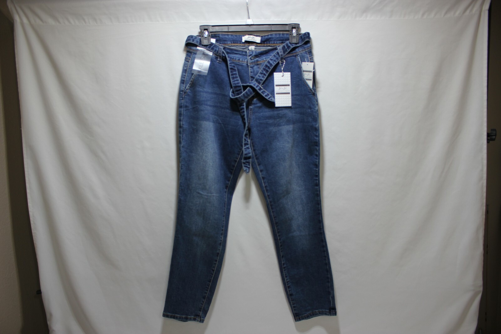 H + H HARMONY & HAVOC Slim Fit ankle Jeans SZ 6 waist 30 in inseam 26 in NWT