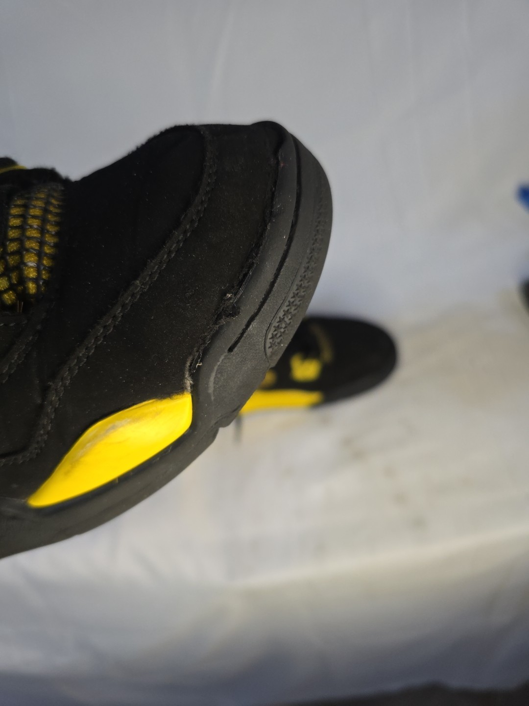 Jordan 4 Retro Yellow Thunders Size Y6.5