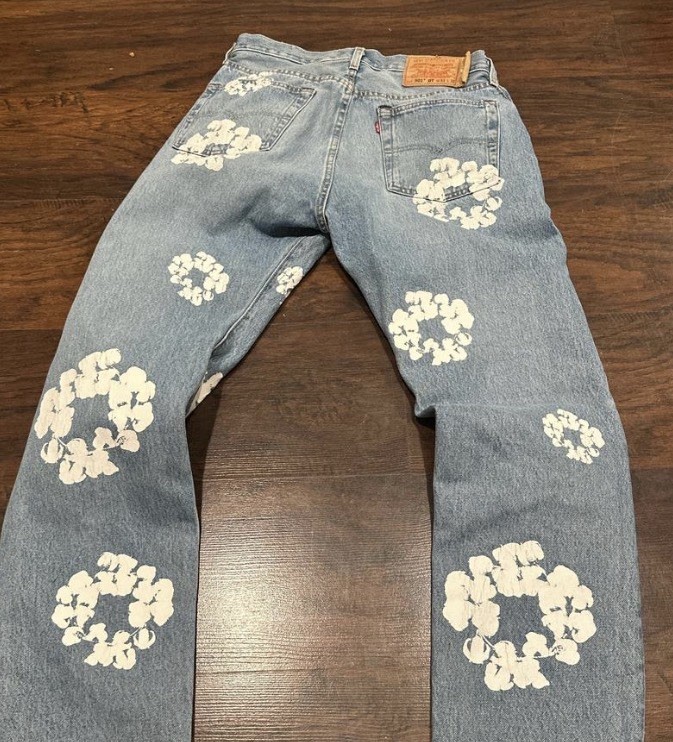 Levi’s Denim Tears Cotton Wreath Jeans Size 36 Light Wash DT501-002-30