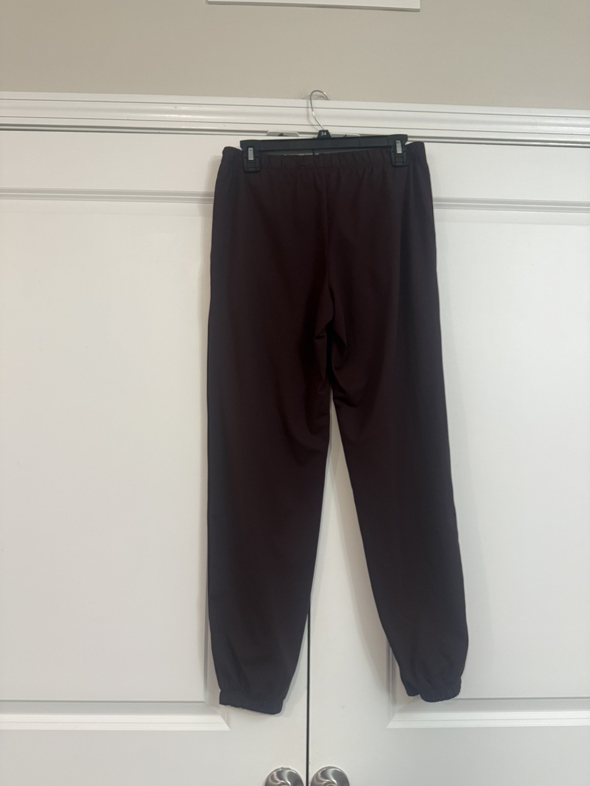 Vuori Women’s polyester/elastane sweatpants joggers size small wine color