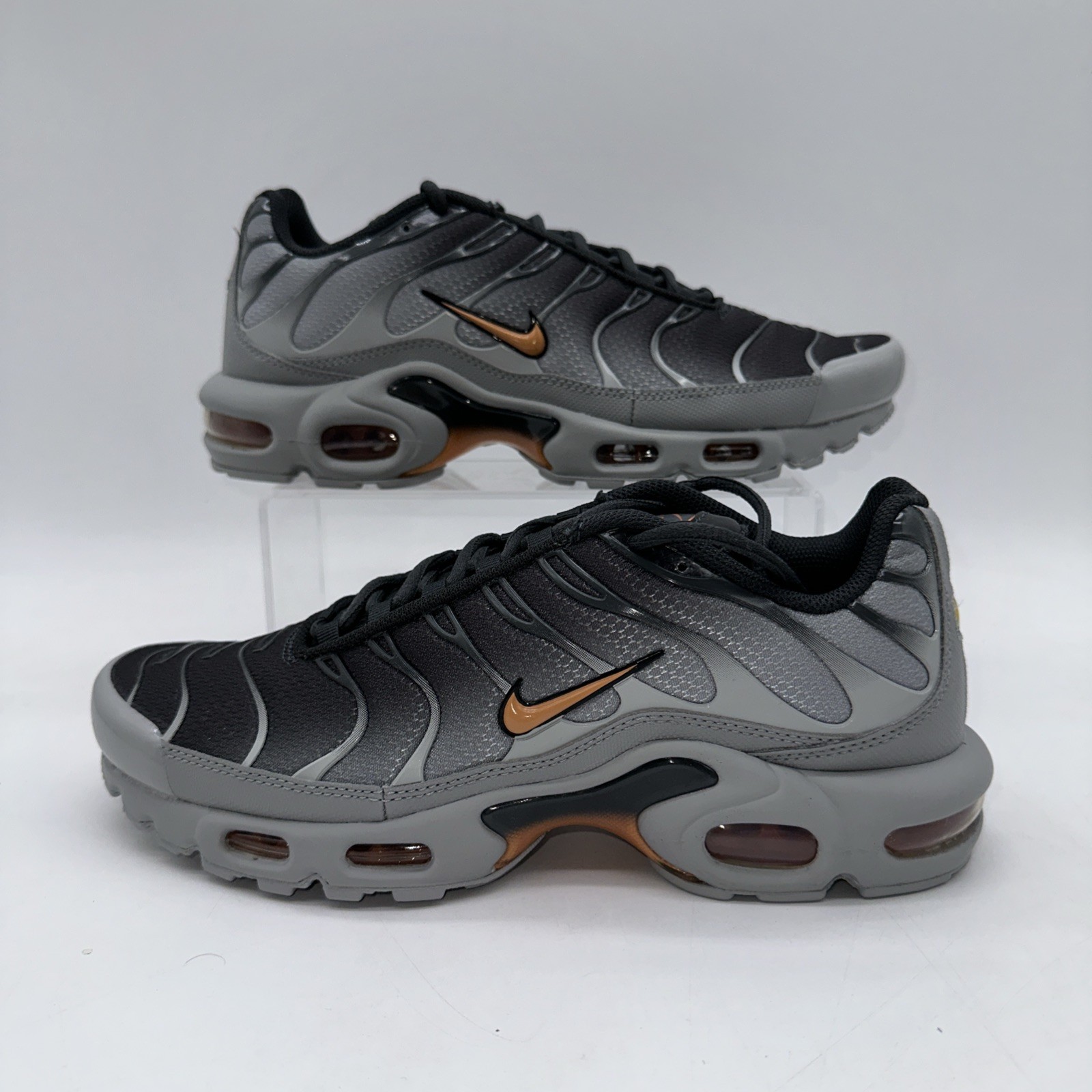 Nike Men’s Size 9.5 Air Max Plus (DM0032 037) Gray Running Sneaker Sports