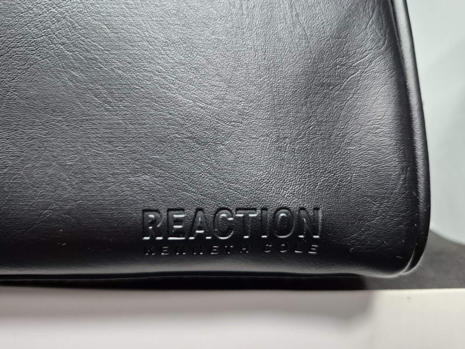 Kenneth Cole Reaction Toiletry Shaving Cosmetic Leather Bag Storage Travel