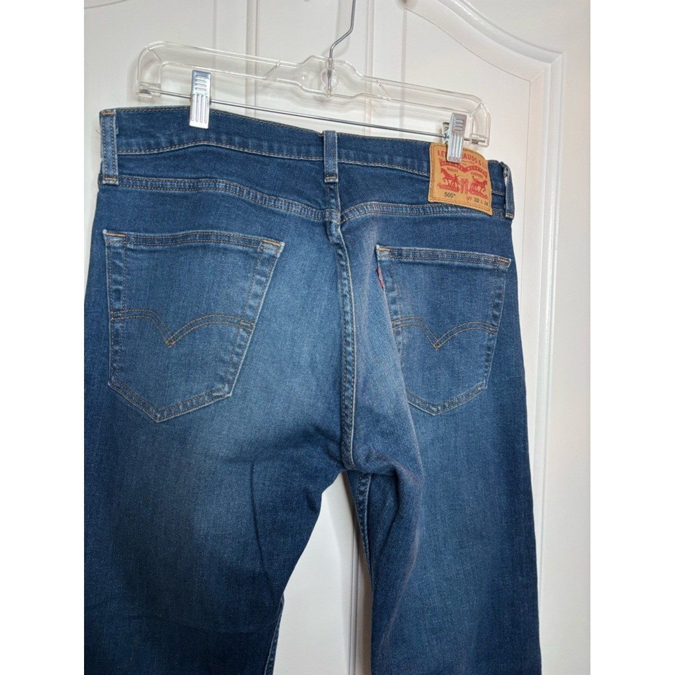 EUC Levi’s 505 Men’s Classic Straight Leg Jeans in Deep Blue Wash size 32×34