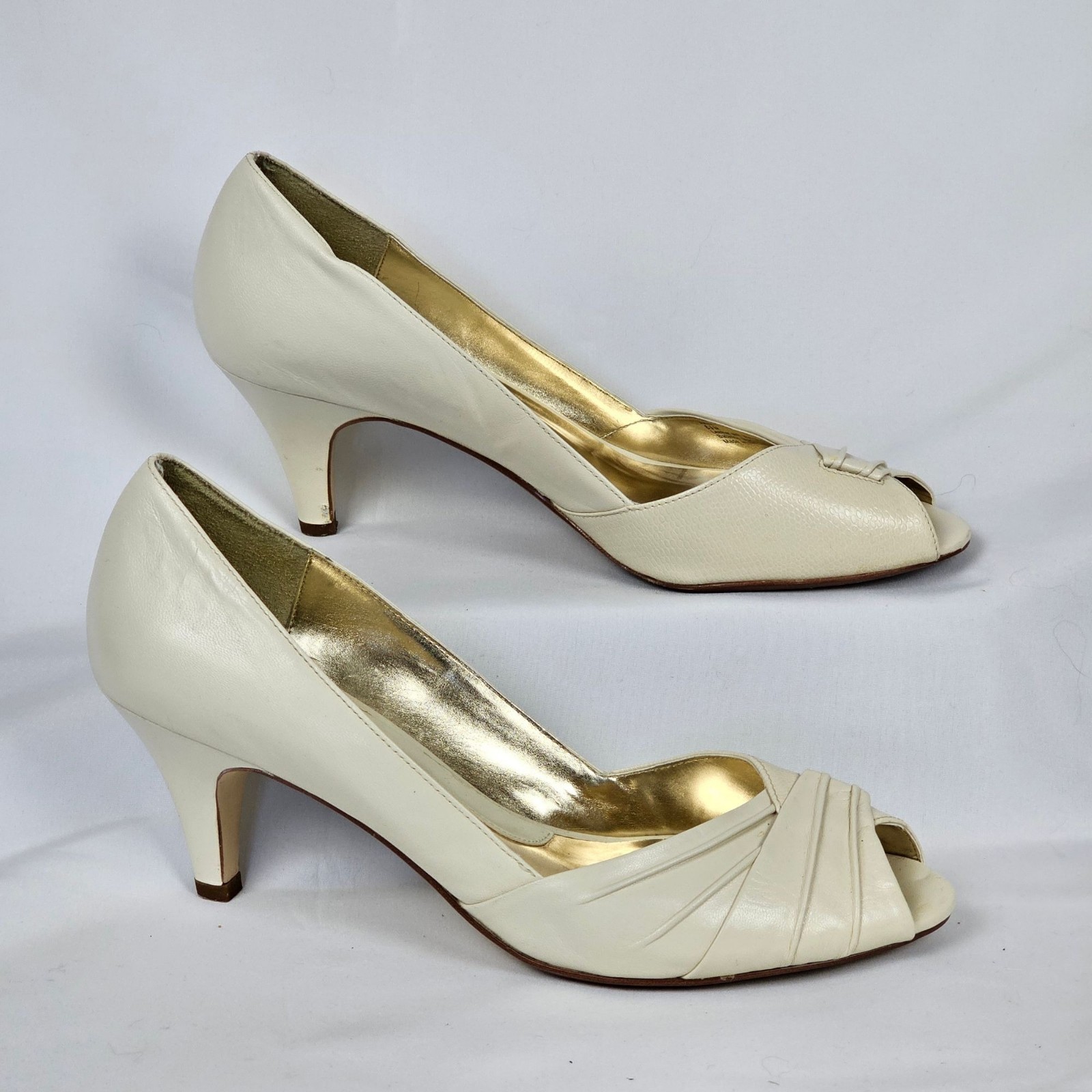 Womens 8.5M Cream Gold Open Toe Formal Business Casual Office 3″ Pump Heel Shoe