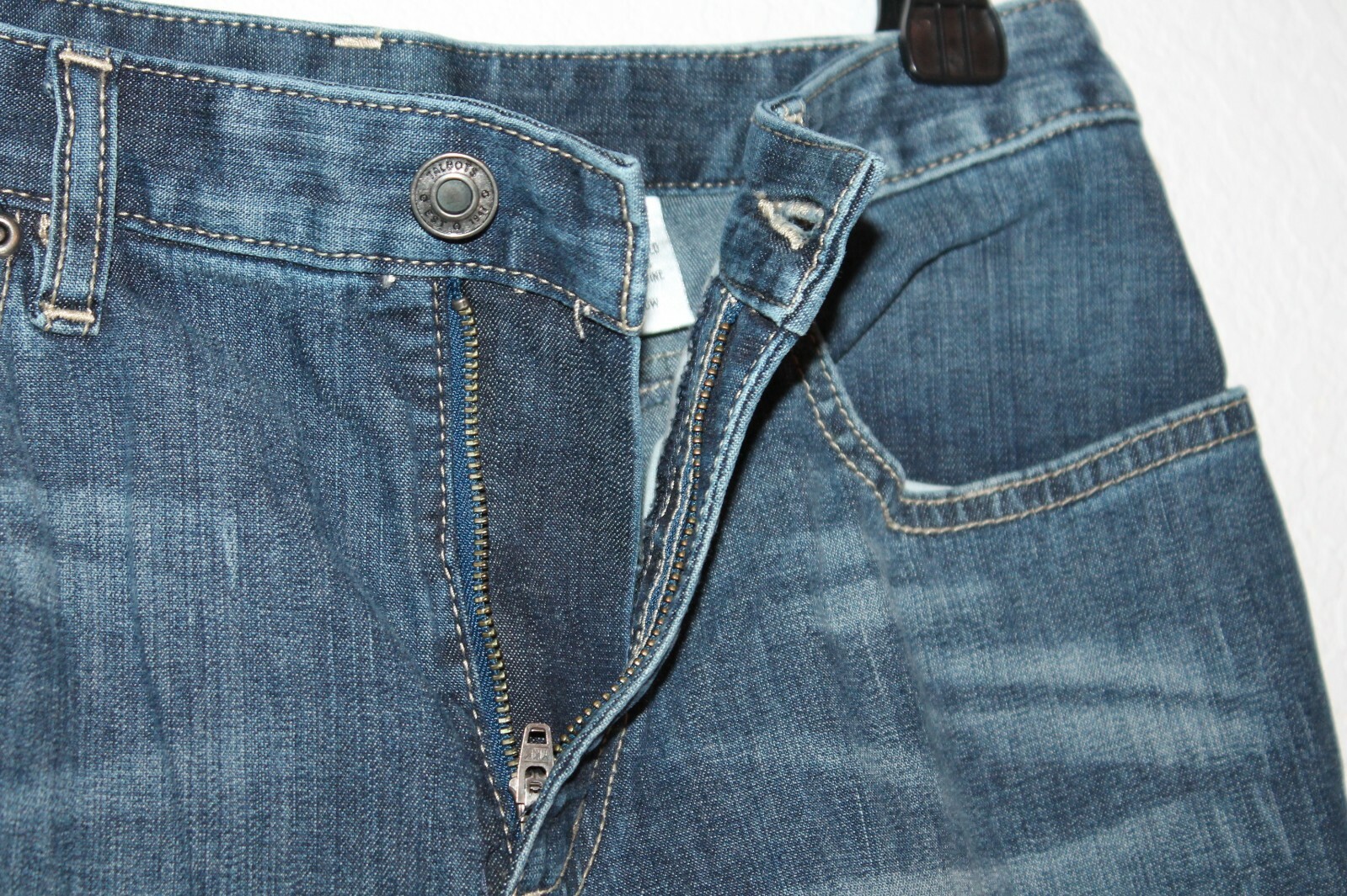 Talbots Jeans (stretch) Size 8. 98% cotton / 2% Spandex Womens straight leg