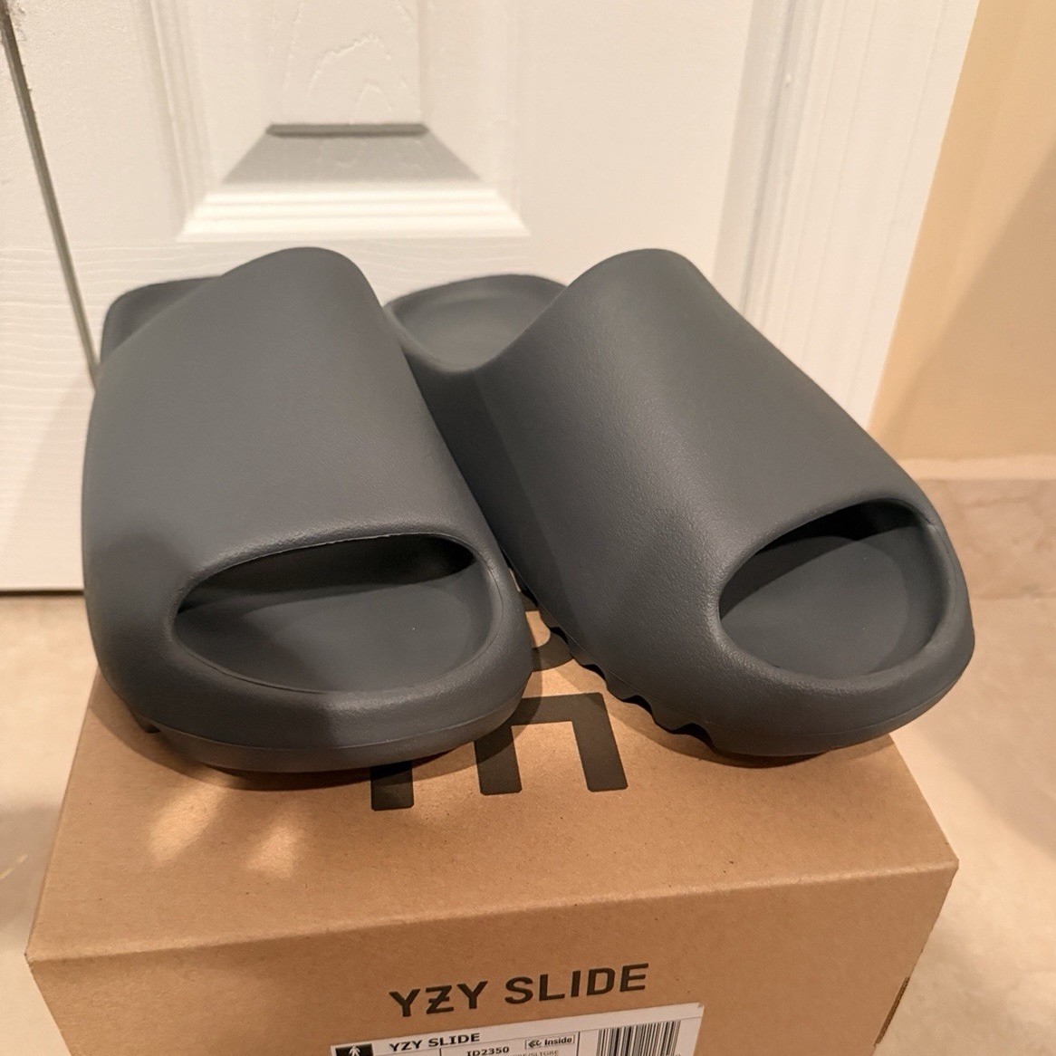 adidas Yeezy YZY Slide Gray Men’s Sandals US Size 9 Comfort Rubber