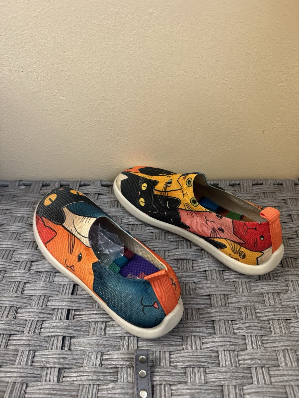 Slip-On Sneakers for Women Size 9-10 /Casual Lightweight Cat Pattern /Fabric