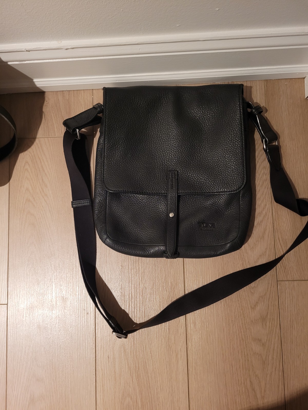 TUMI Black Crossbody Messenger Bag Medium Snap, Adjustable Strap, Pockets
