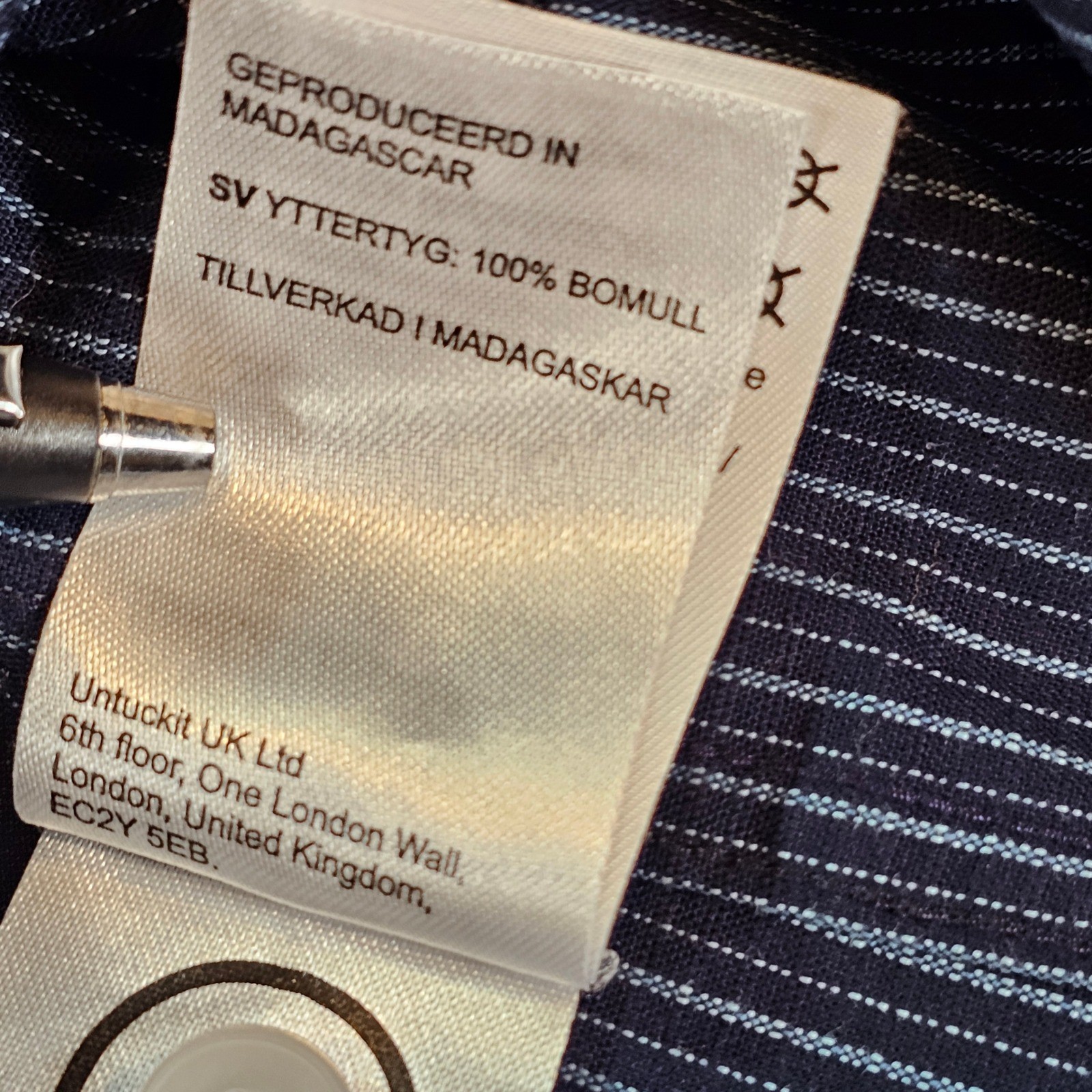 UNTUCKit Sorbara WF Navy Blue White Stripe Wrinkle Free Shirt XL Regular 41254