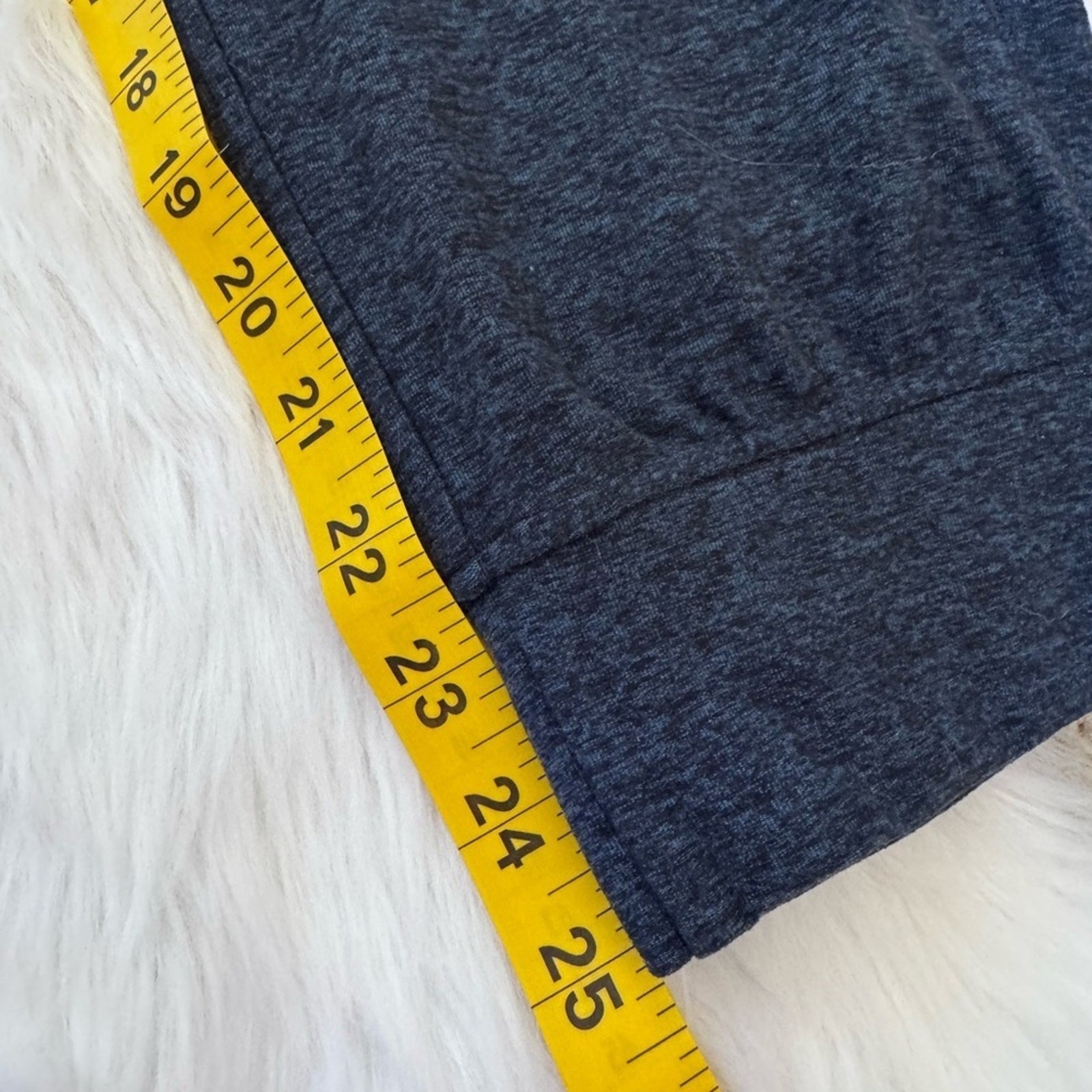 Lululemon size 4 Ready to Rulu Jogger Crop in Heathered True Navy/Black