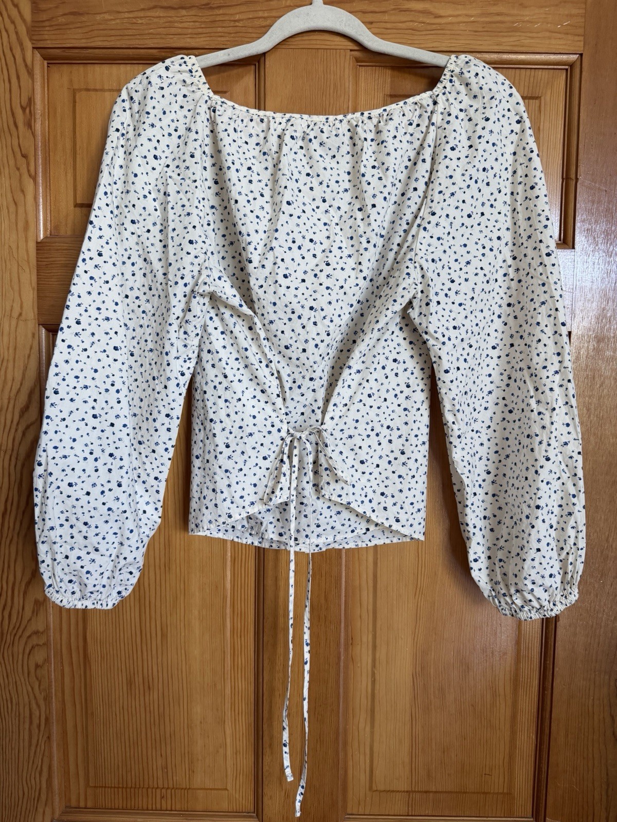 Uniqlo White & Blue Floral Tie-Back Peasant Blouse – Size Large
