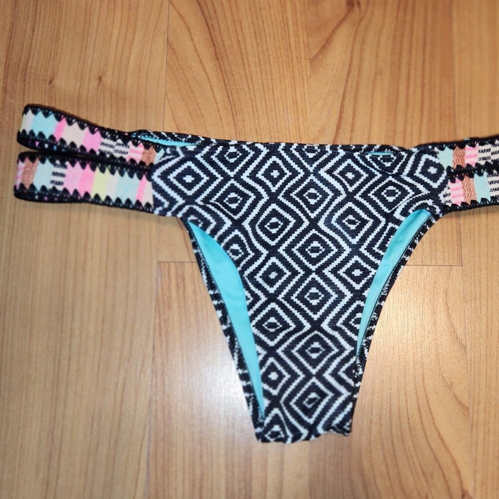 Shade & Shore Multi Stripe Geometric Swim 34 B + Small Bottom